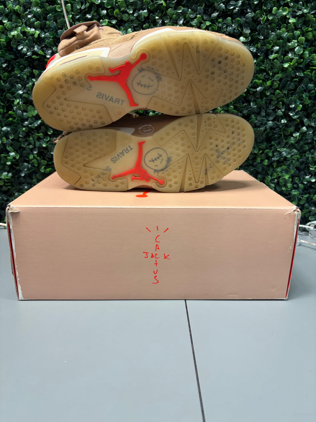 Jordan 6 Retro Travis Scott "British Khaki" Size 9 Preowned