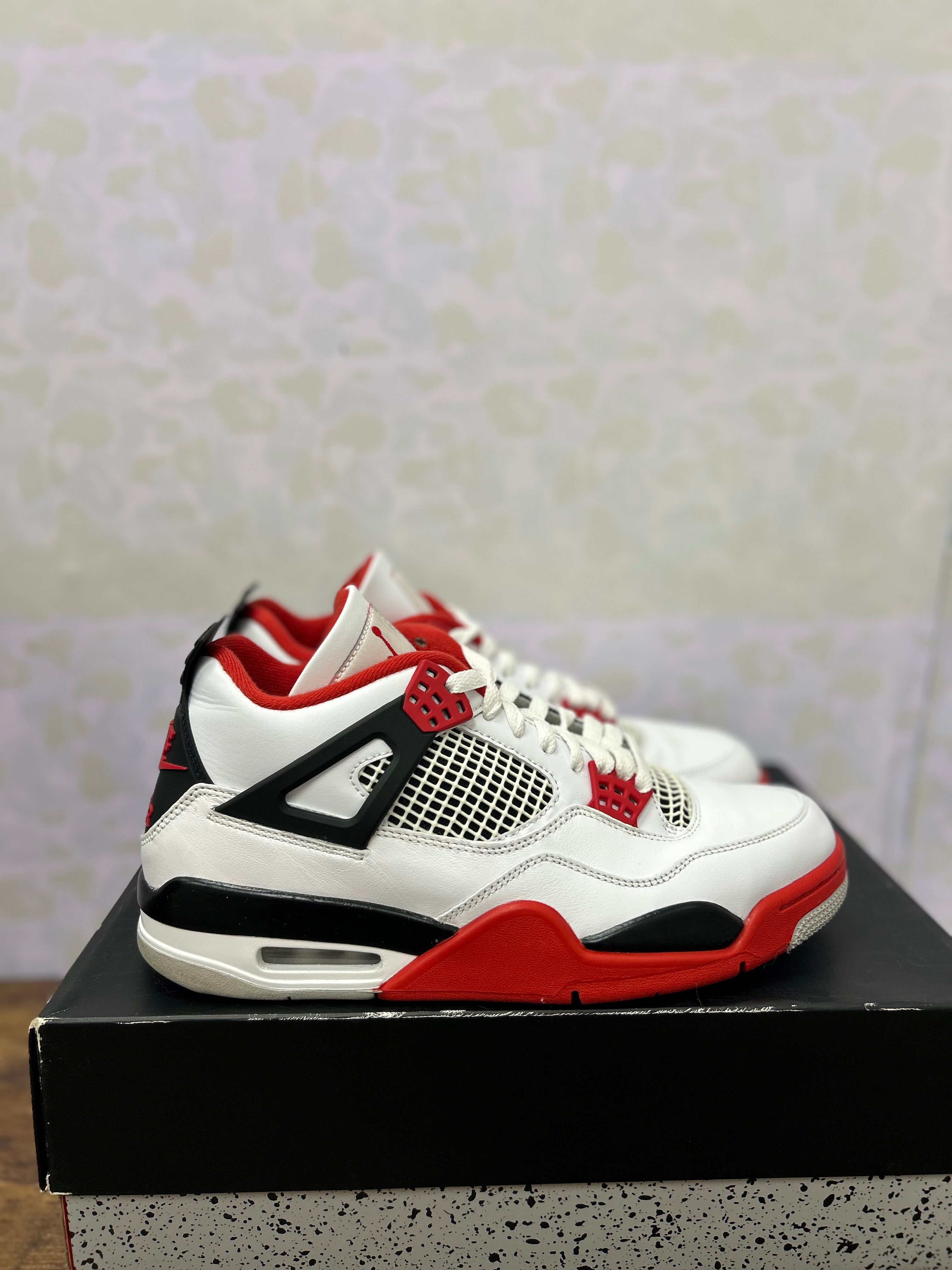 Jordan 4 “Fire Red” Preowned Size 9.5