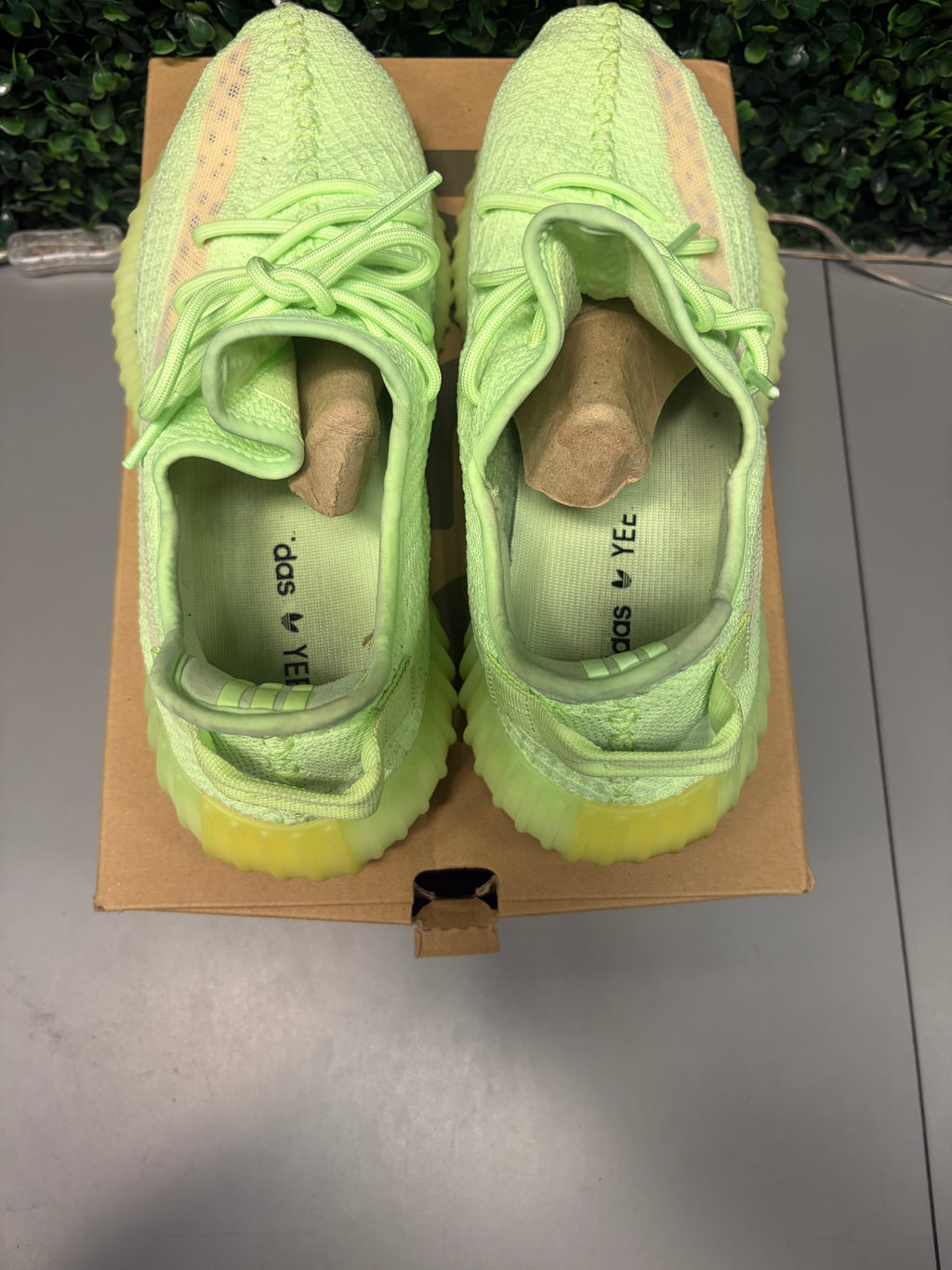 Adidas Yeezy Boost 350 V2 "Glow" Size 11 Preowned