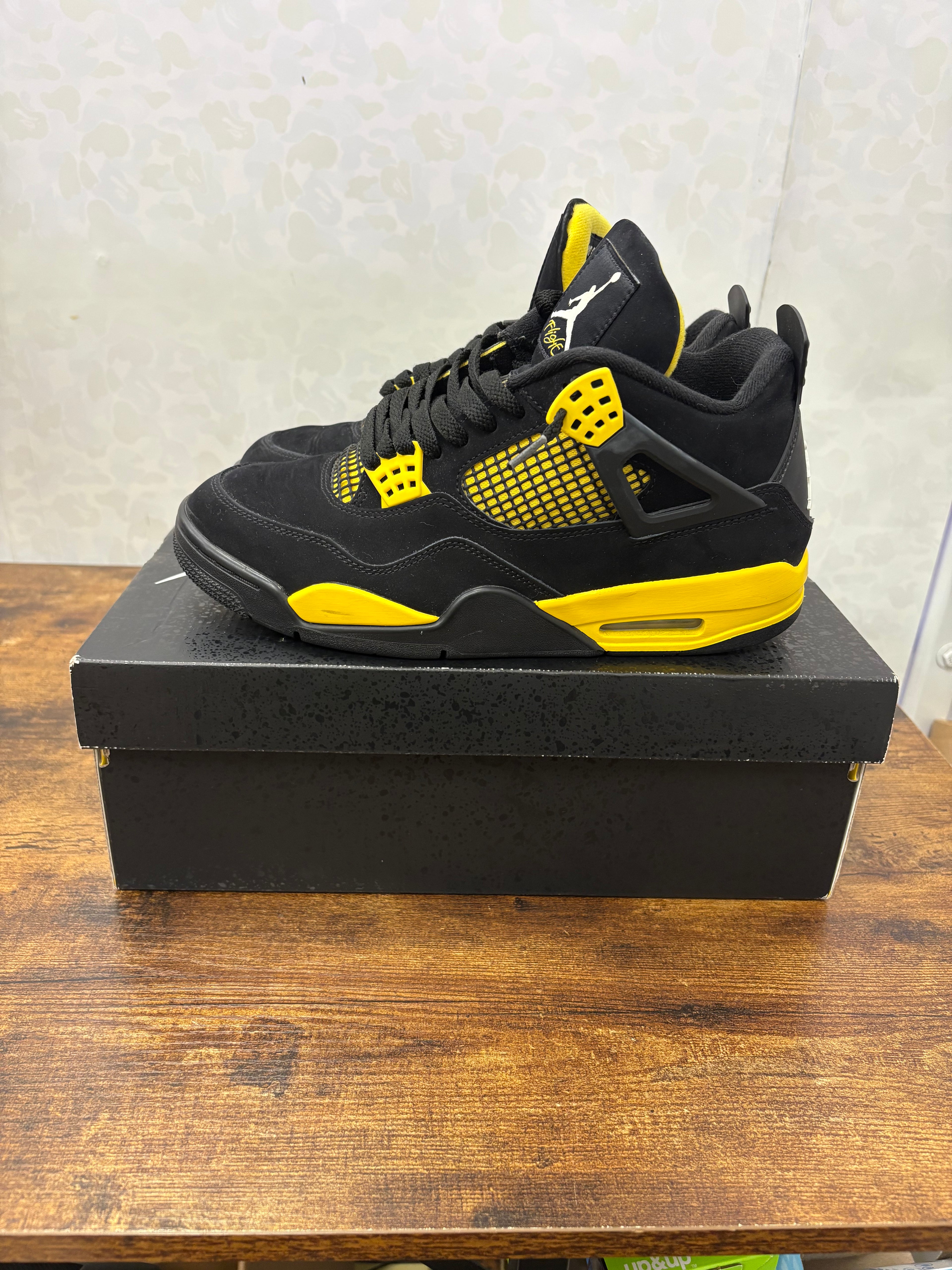 Jordan 4 “Thunder” Size 9.5 Preowned