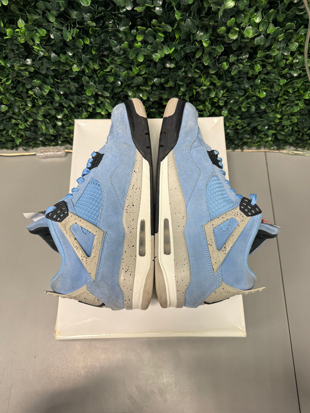 Jordan 4 "University Blue" Size 10.5 Preowned
