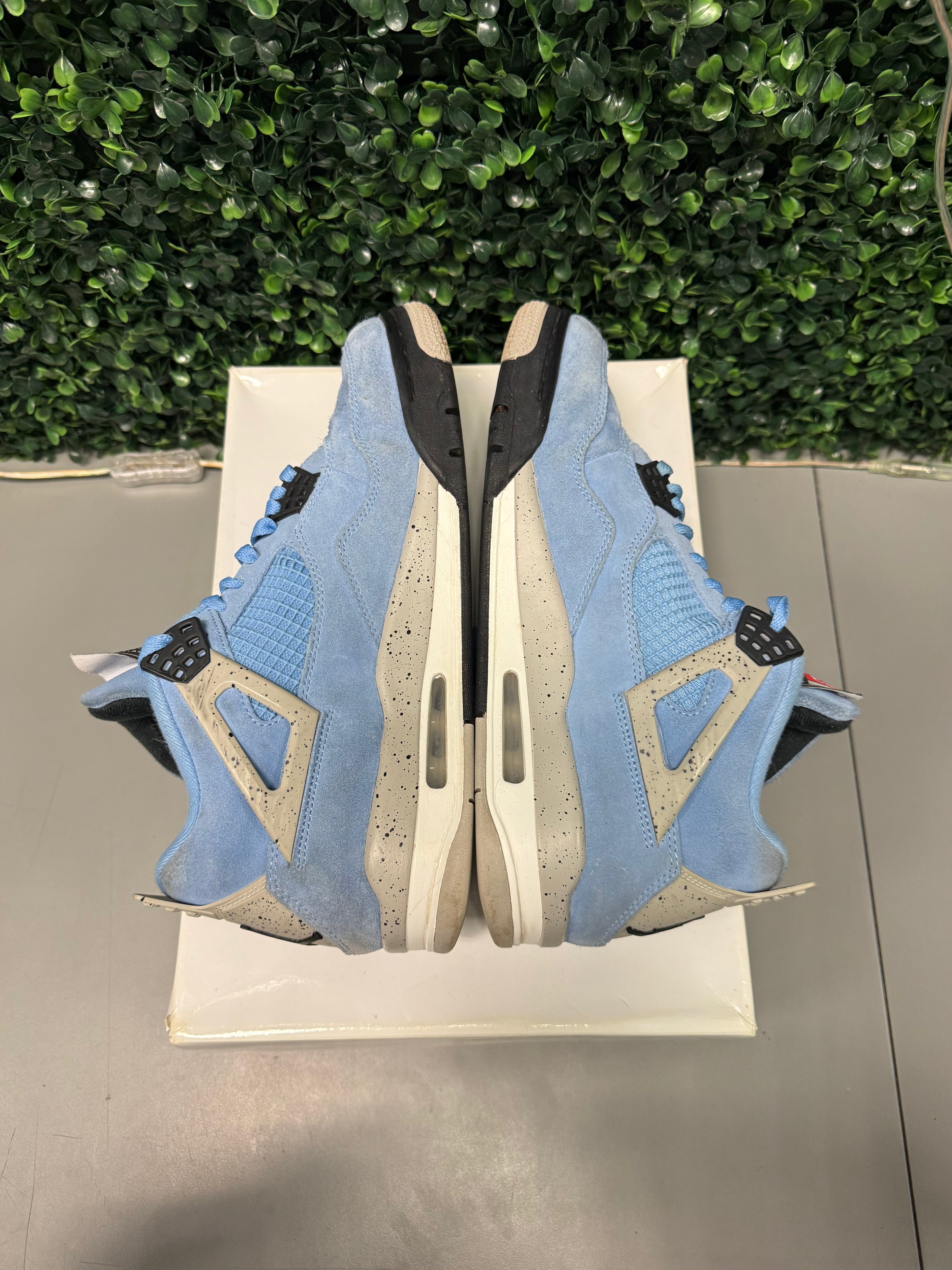 Jordan 4 "University Blue" Size 10.5 Preowned