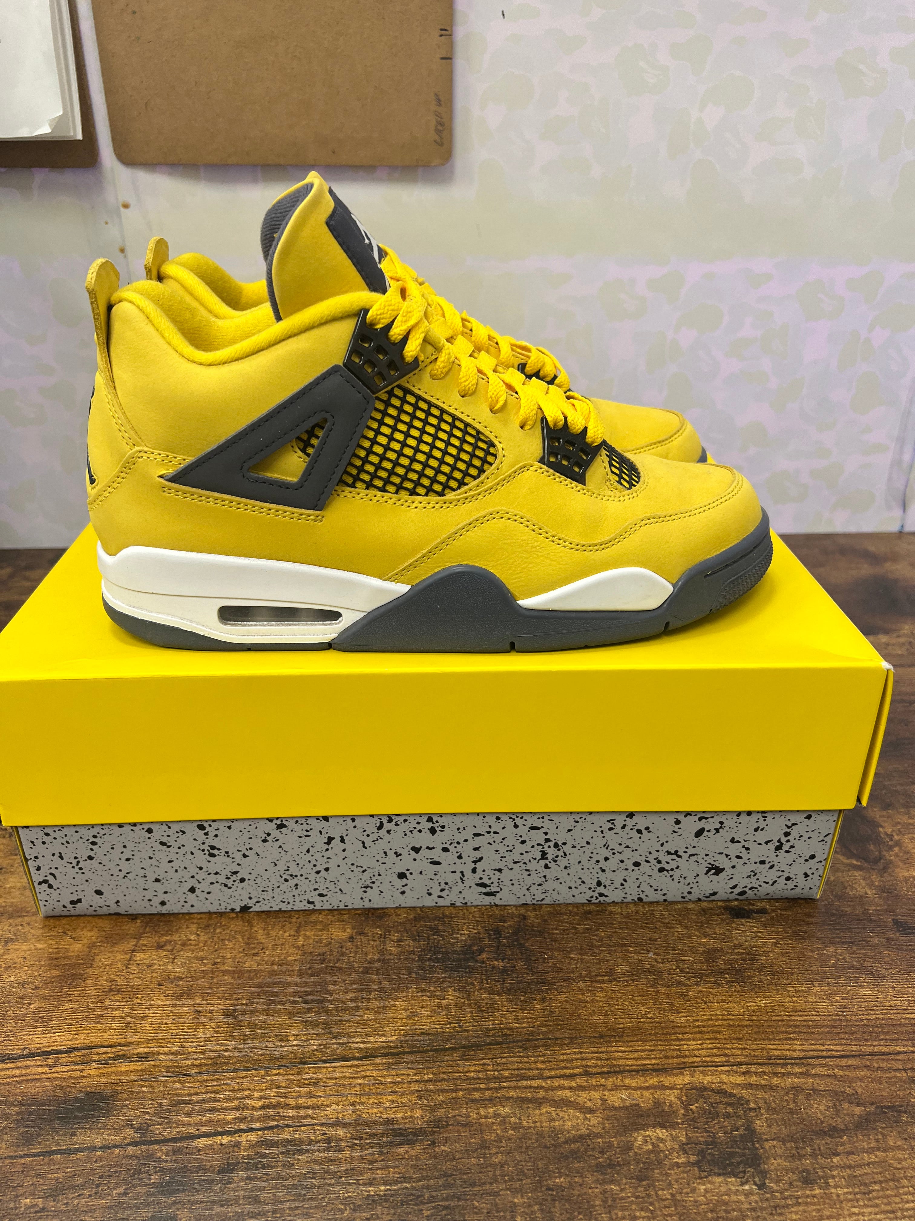 Jordan 4 “Lightning” Size 10M Preowned