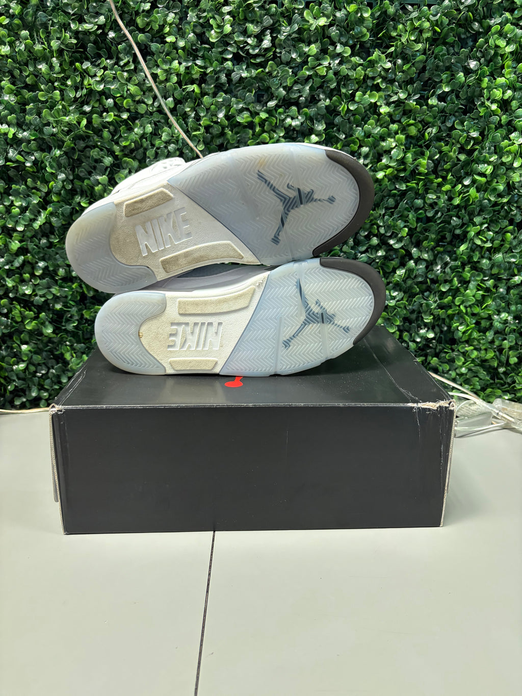 Jordan 5 Retro "White Metallic" Size 9.5 Preowned