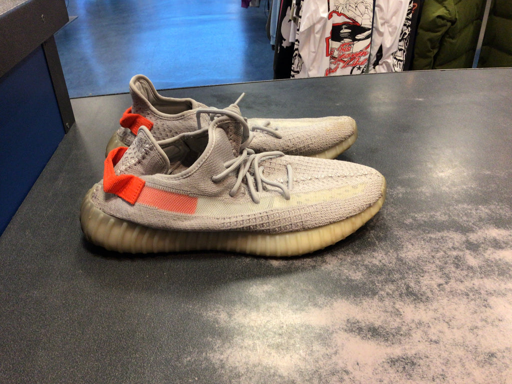 adidas Yeezy Boost 350 V2 “Tail Light” Preowned (no box) Size 11.5M