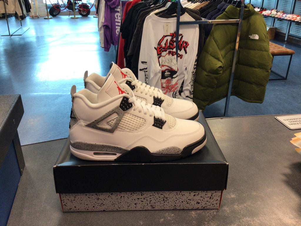 Jordan 4 Retro “White Cement” (2025) Preowned (VNDS) size 11M