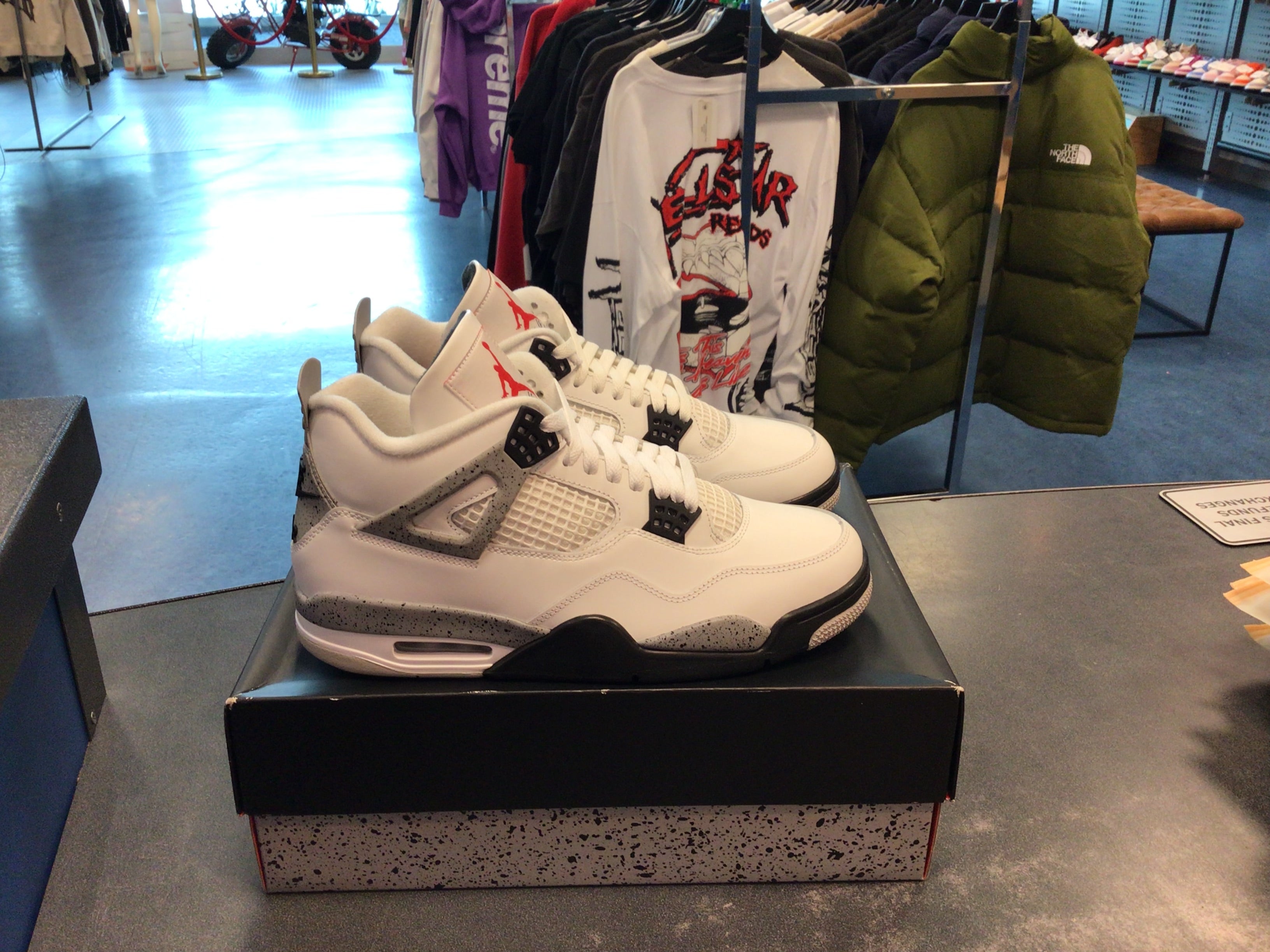 Jordan 4 Retro “White Cement” (2025) Preowned (VNDS) size 11M