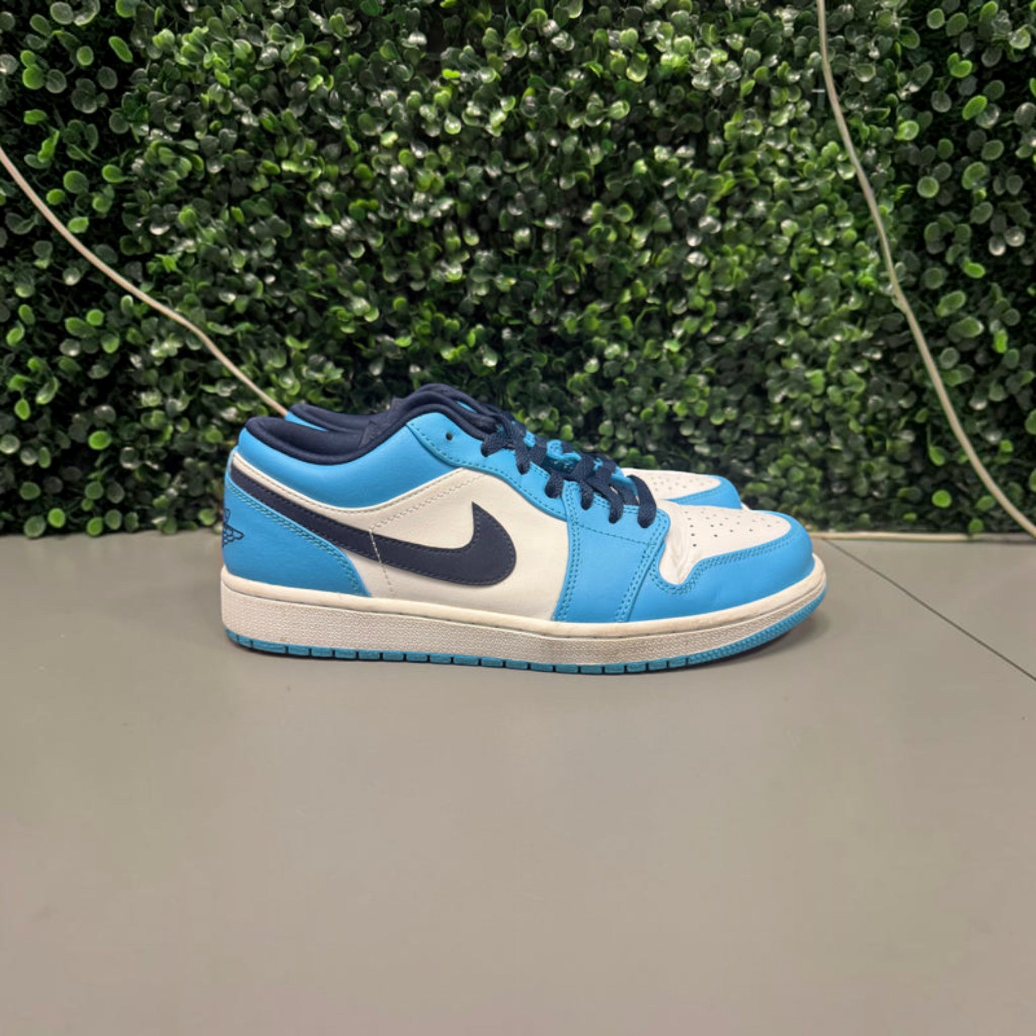 Jordan 1 Low “UNC” Size 9 Preowned