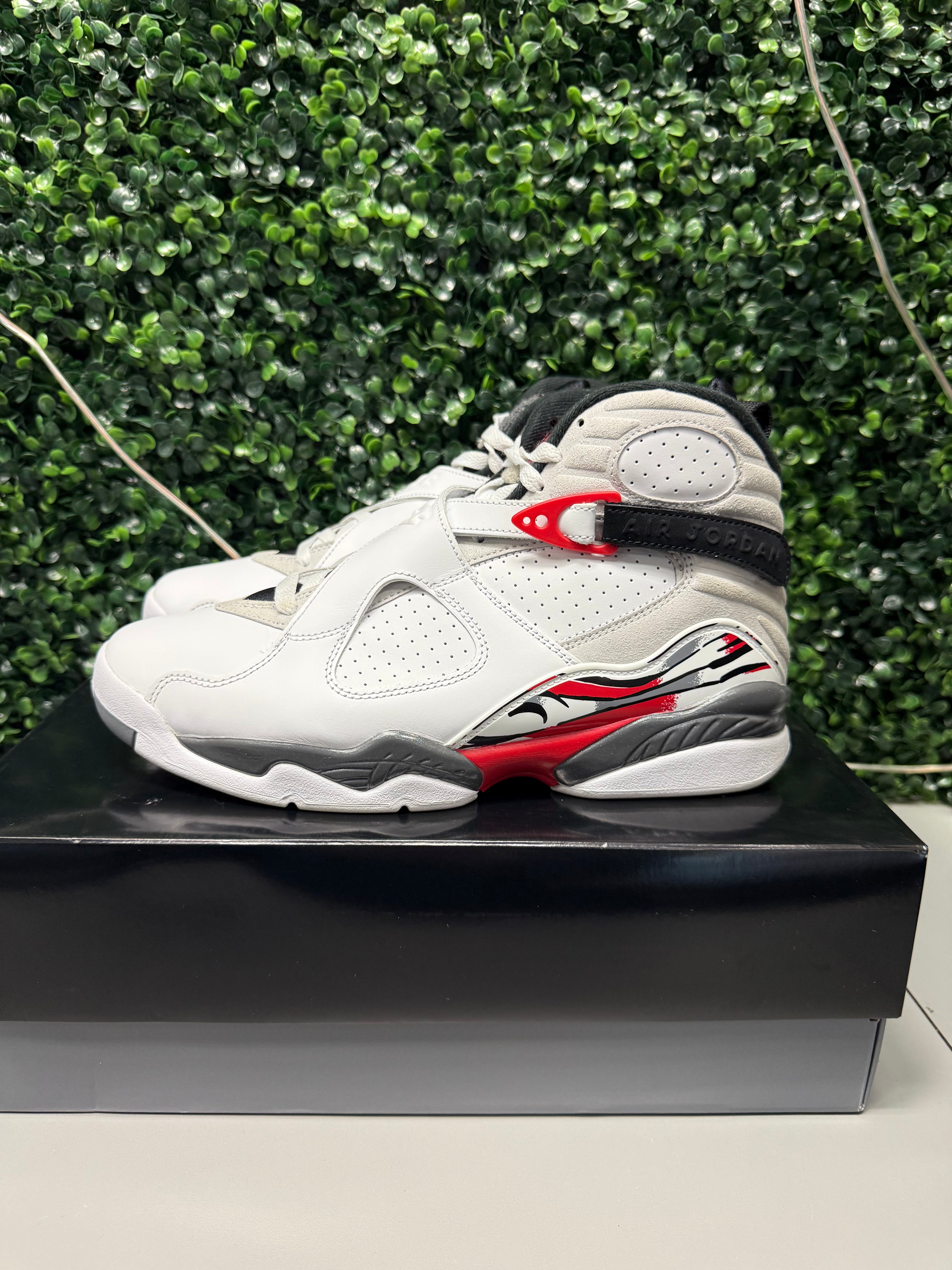 Jordan 8 "Bugs Bunny" Size 9.5 Preowned