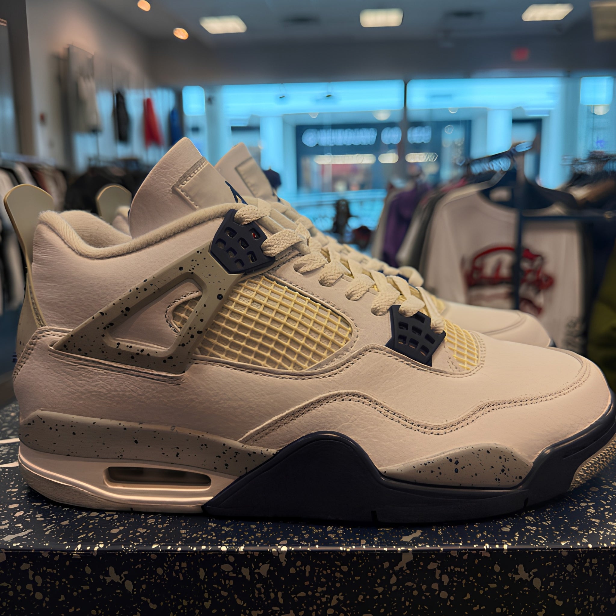 Jordan 4 Retro "Midnight Navy" Size 9.5 Preowned