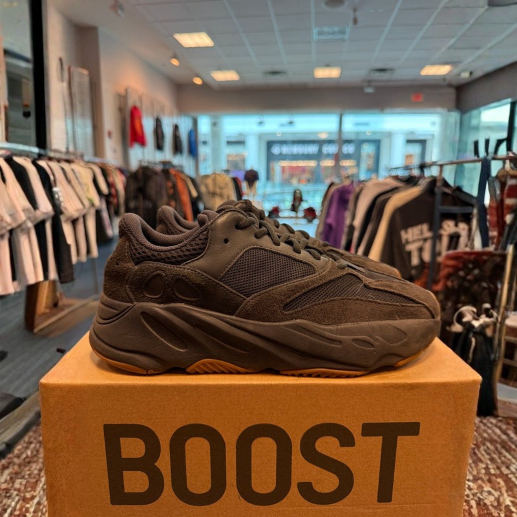 adidas Yeezy Boost 700 'Utility Black' Size 10 Preowned