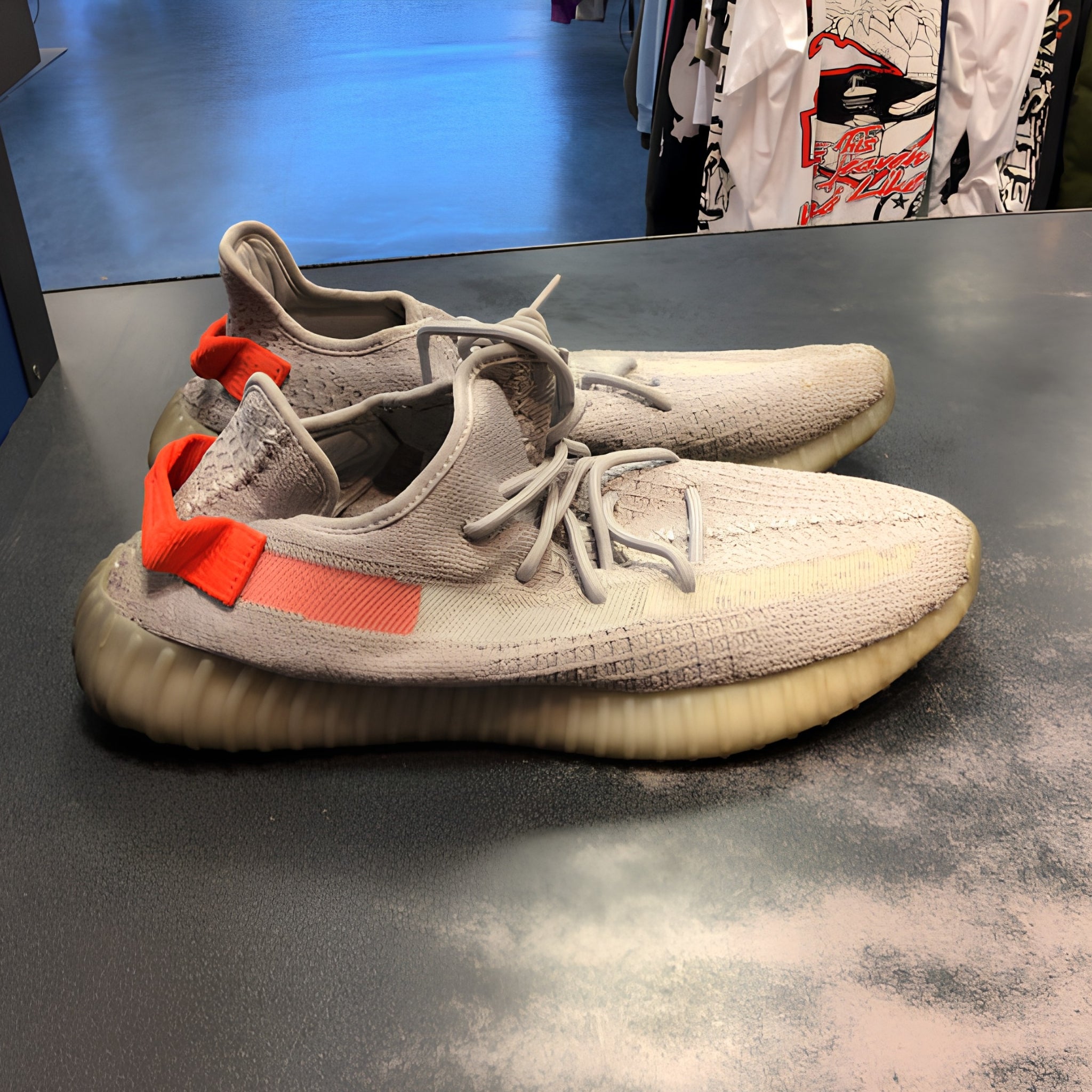 adidas Yeezy Boost 350 V2 “Tail Light” Preowned (no box) Size 11.5M