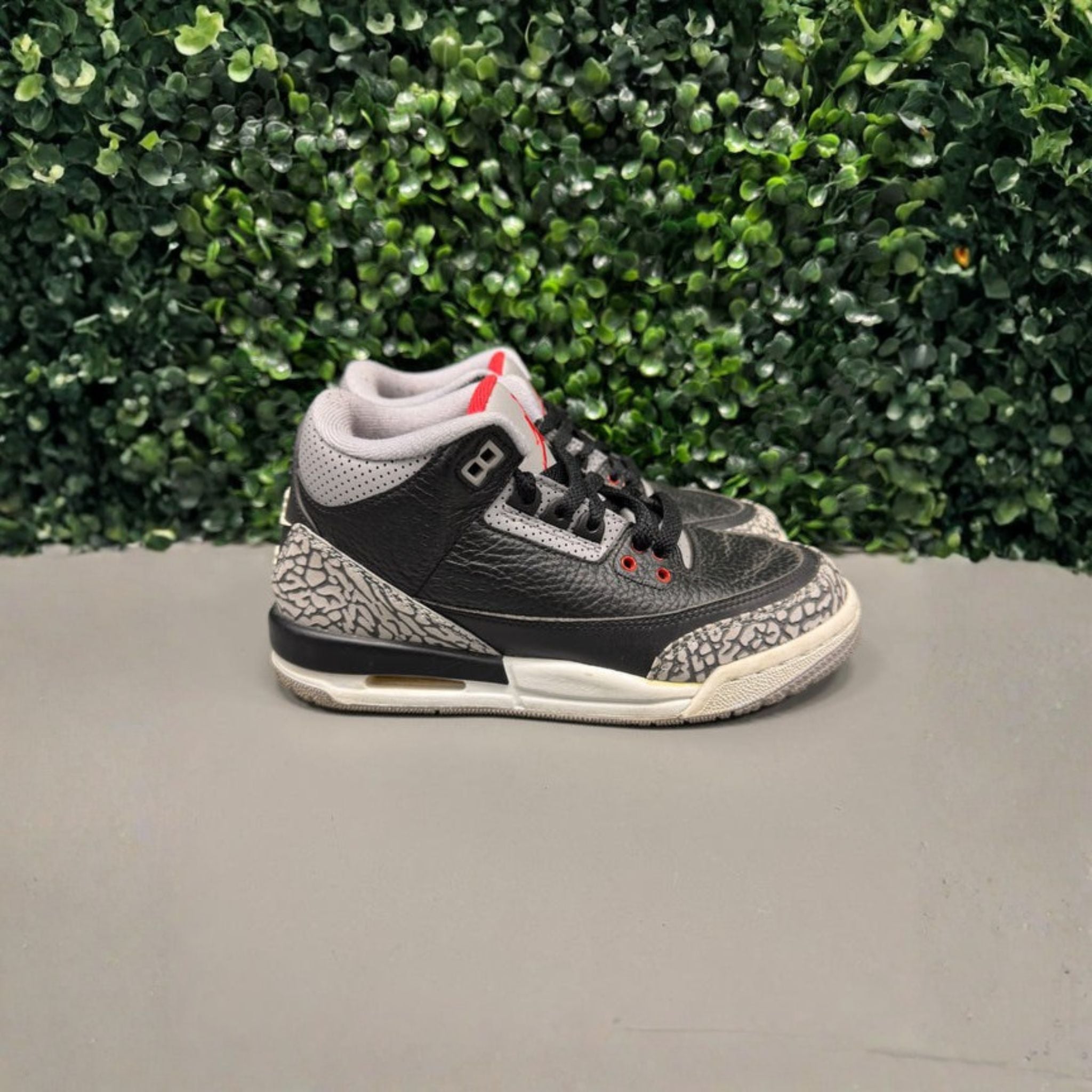 Jordan 3 "Black Cement" Size 4 Preowned