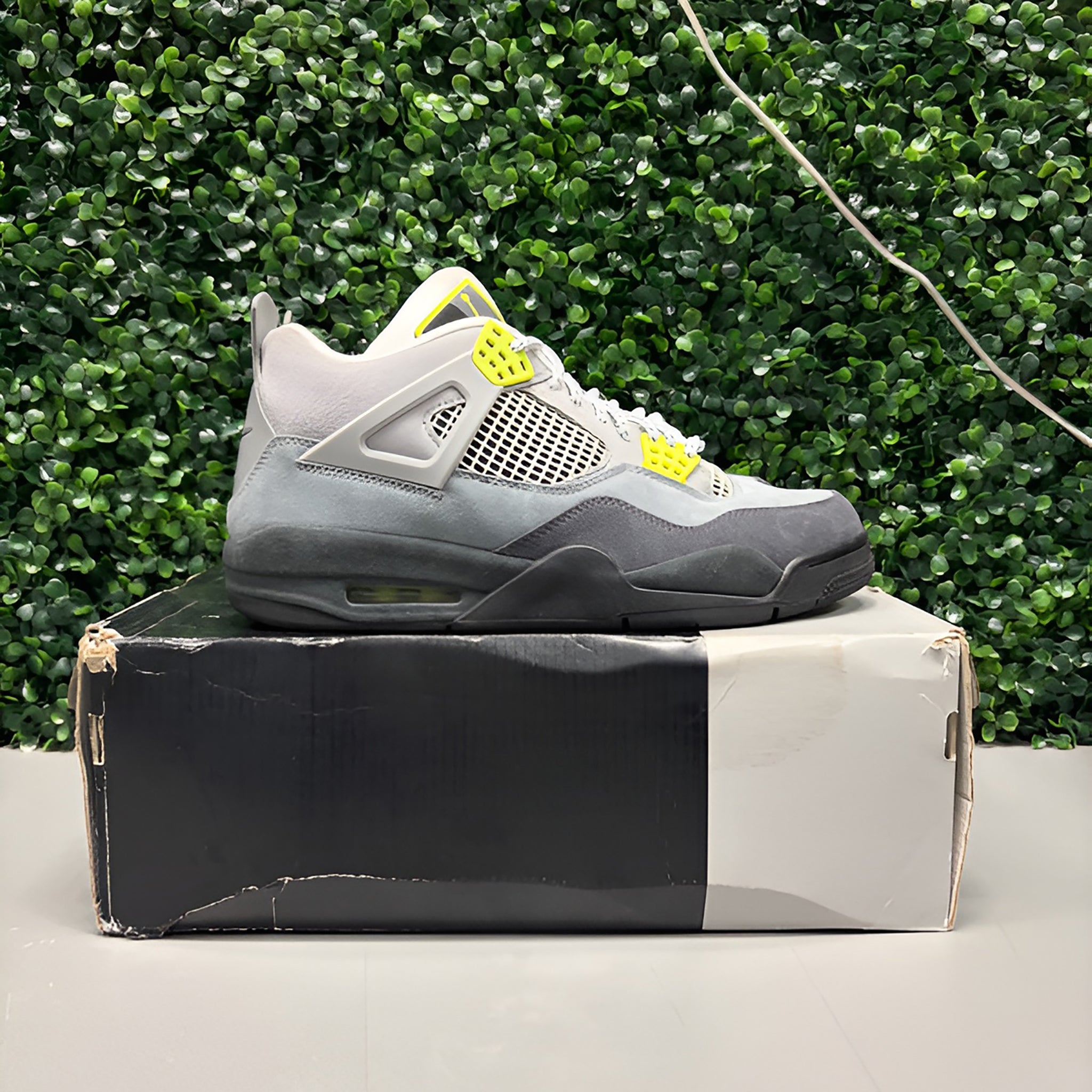 Jordan 4 "SE 95 Neon" Size 10 Preowned