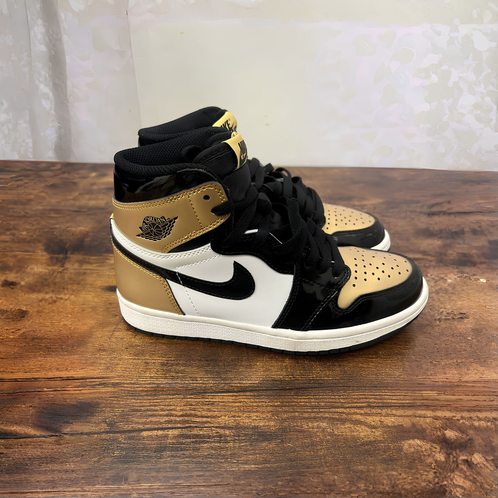Jordan 1 “Patent Gold Toe” Size 5Y Preowned