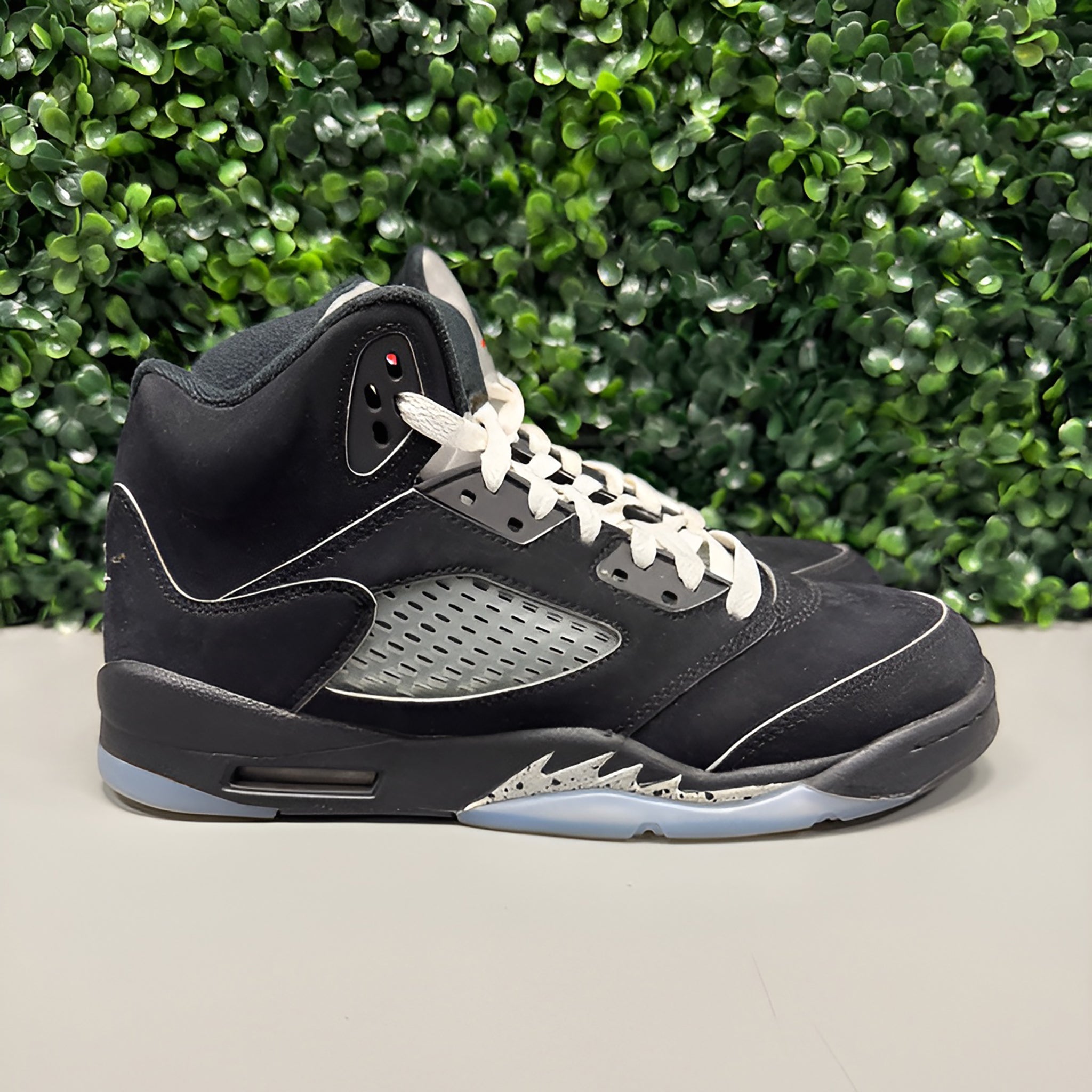 Jordan 5 "Metallic Reimagined" Size 5.5Y Preowned
