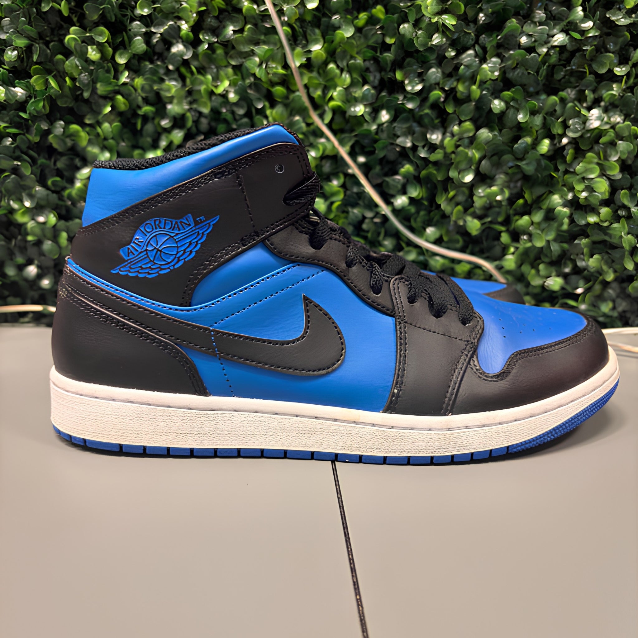 Jordan 1 Mid "Black Royal Blue" Size 10 Preowned (NO BOX)