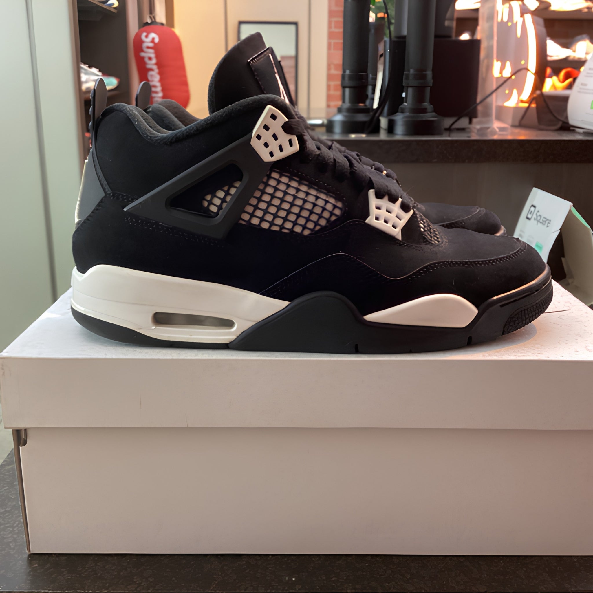 Jordan 4 “White Thunder” Preowned Size 9.5