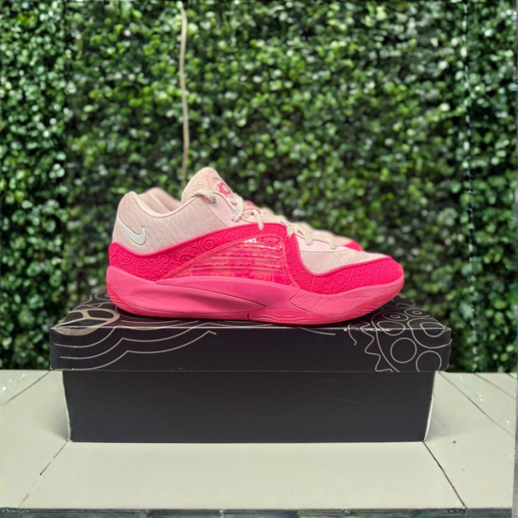 Nike KD 16 "Aunt Pearl" Size 10.5 Preowned