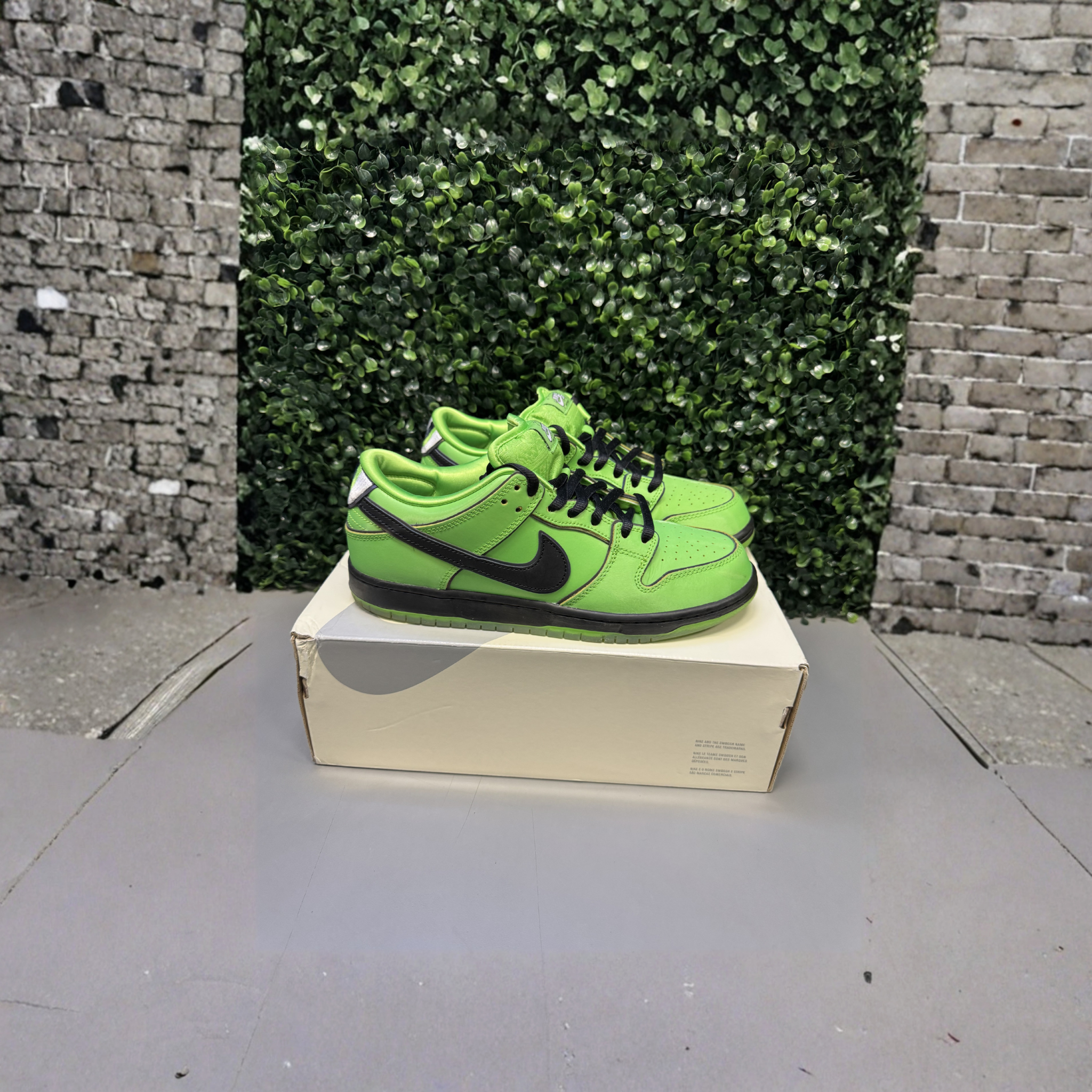 Nike Dunk Low SB Power Puff "Buttercup" Size 9.5 Preowned