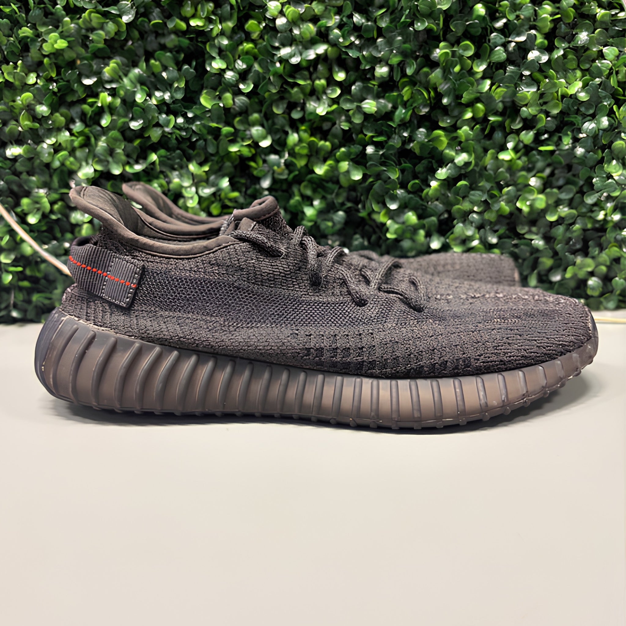 Yeezy Boost 350 V2 "Static Black (Reflective)" Size 11 Preowned (NO BOX)