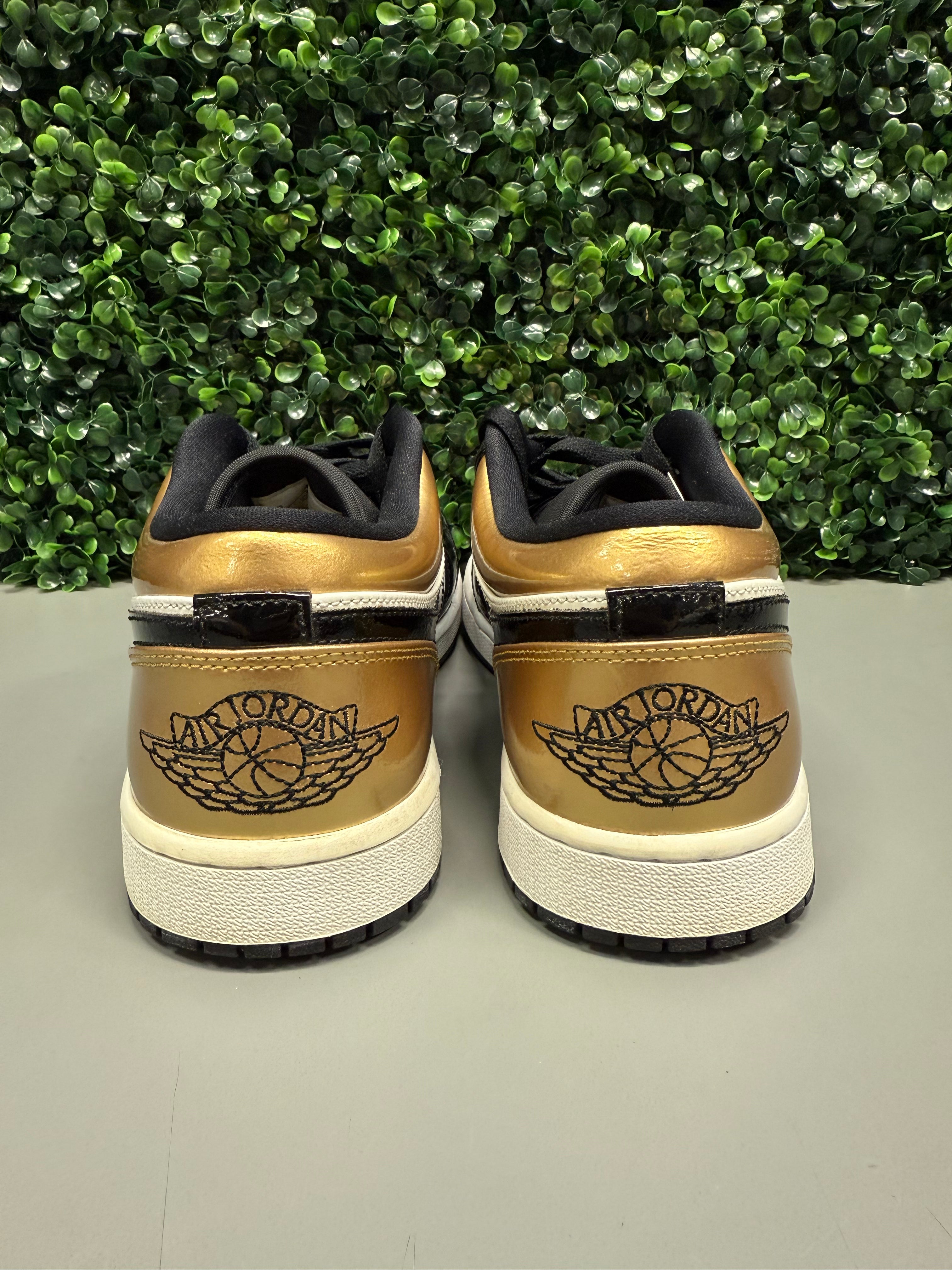 Jordan 1 Low "Gold Toe" Size 10 Preowned
