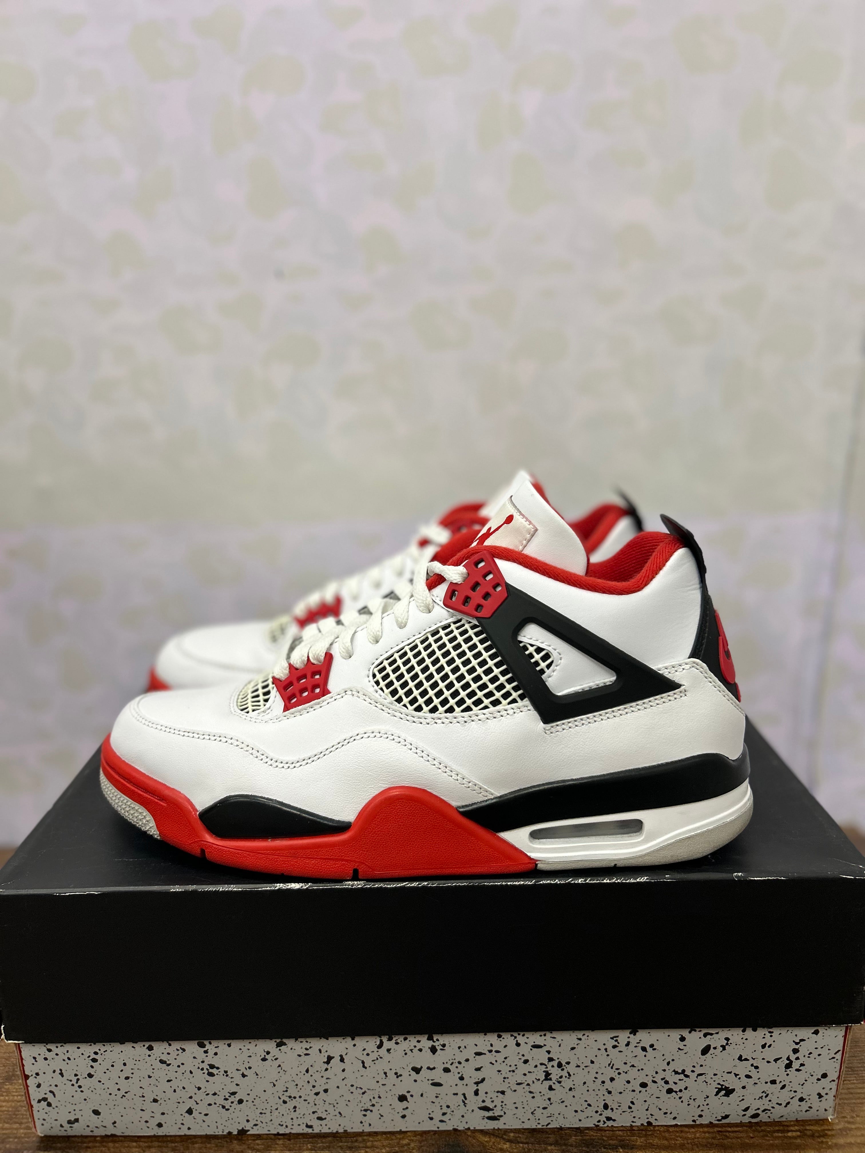 Jordan 4 “Fire Red” Preowned Size 9.5