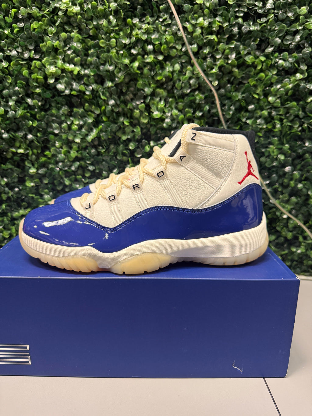 Jordan 11 Retro "Rare Air" Size 9 Preowned