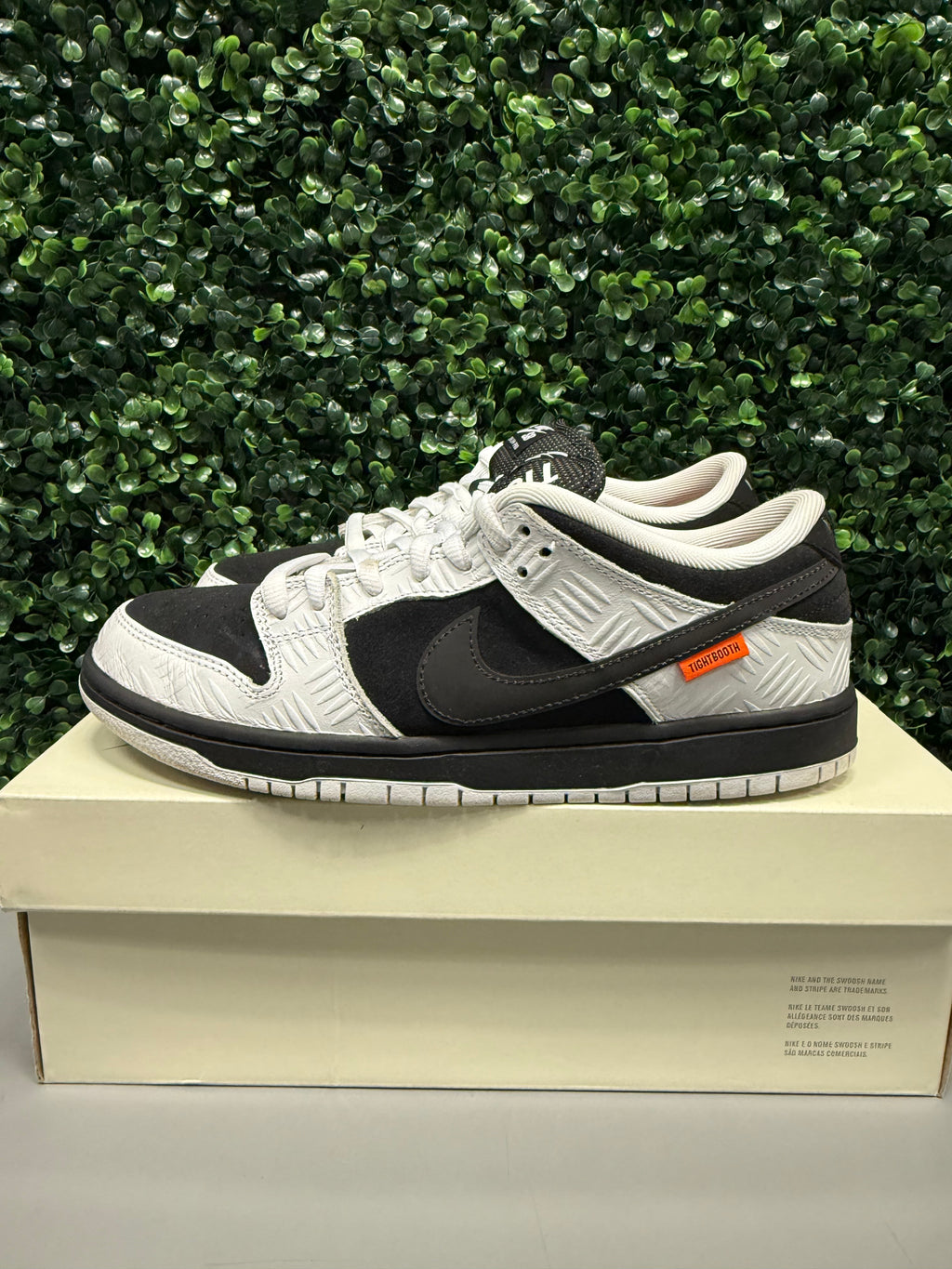 Nike SB Dunk Low "TightBooth" Size 9.5 Preowned