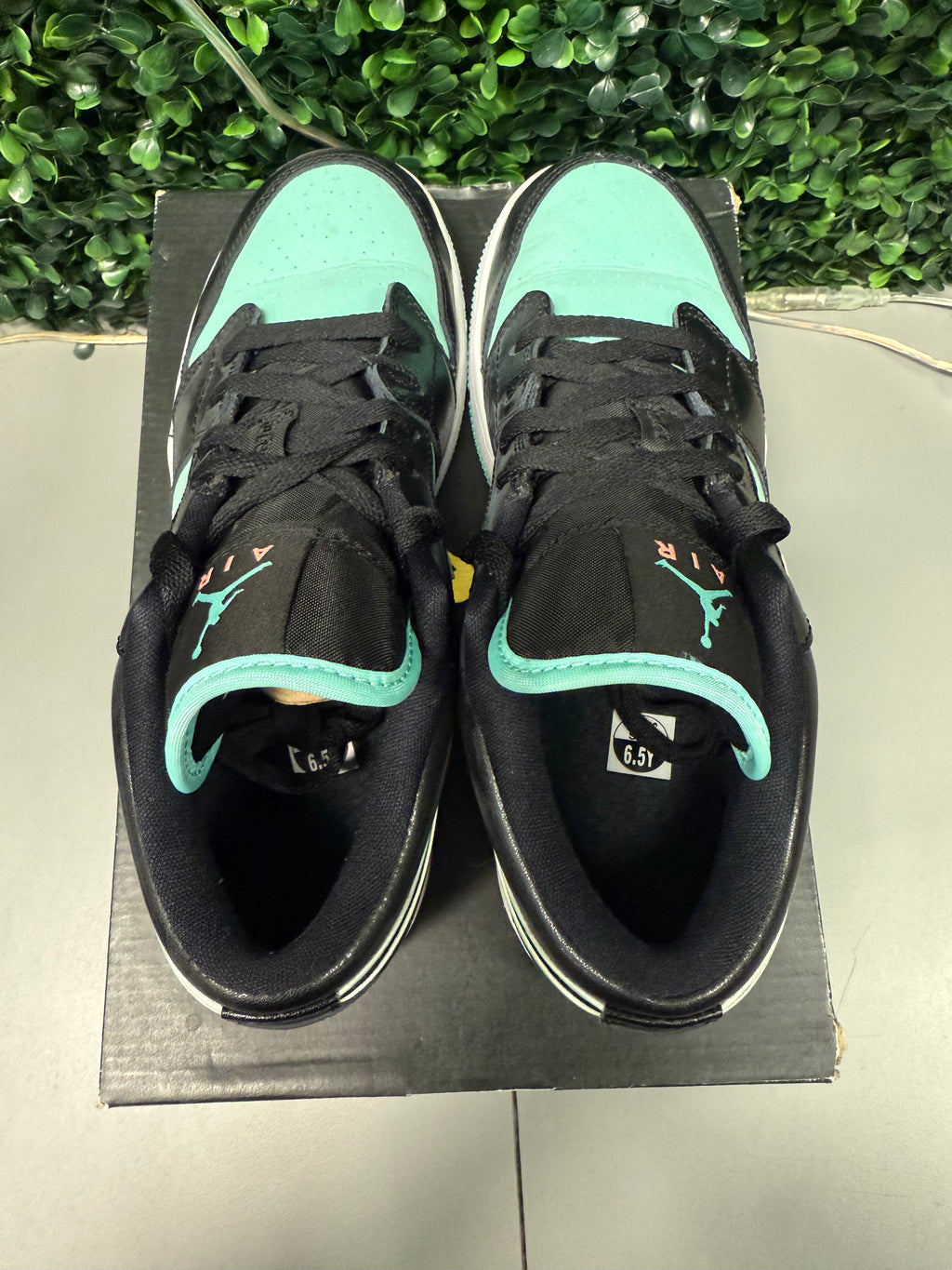 Jordan 1 Low SE "Tropical Twist" Size 6.5Y Preowned