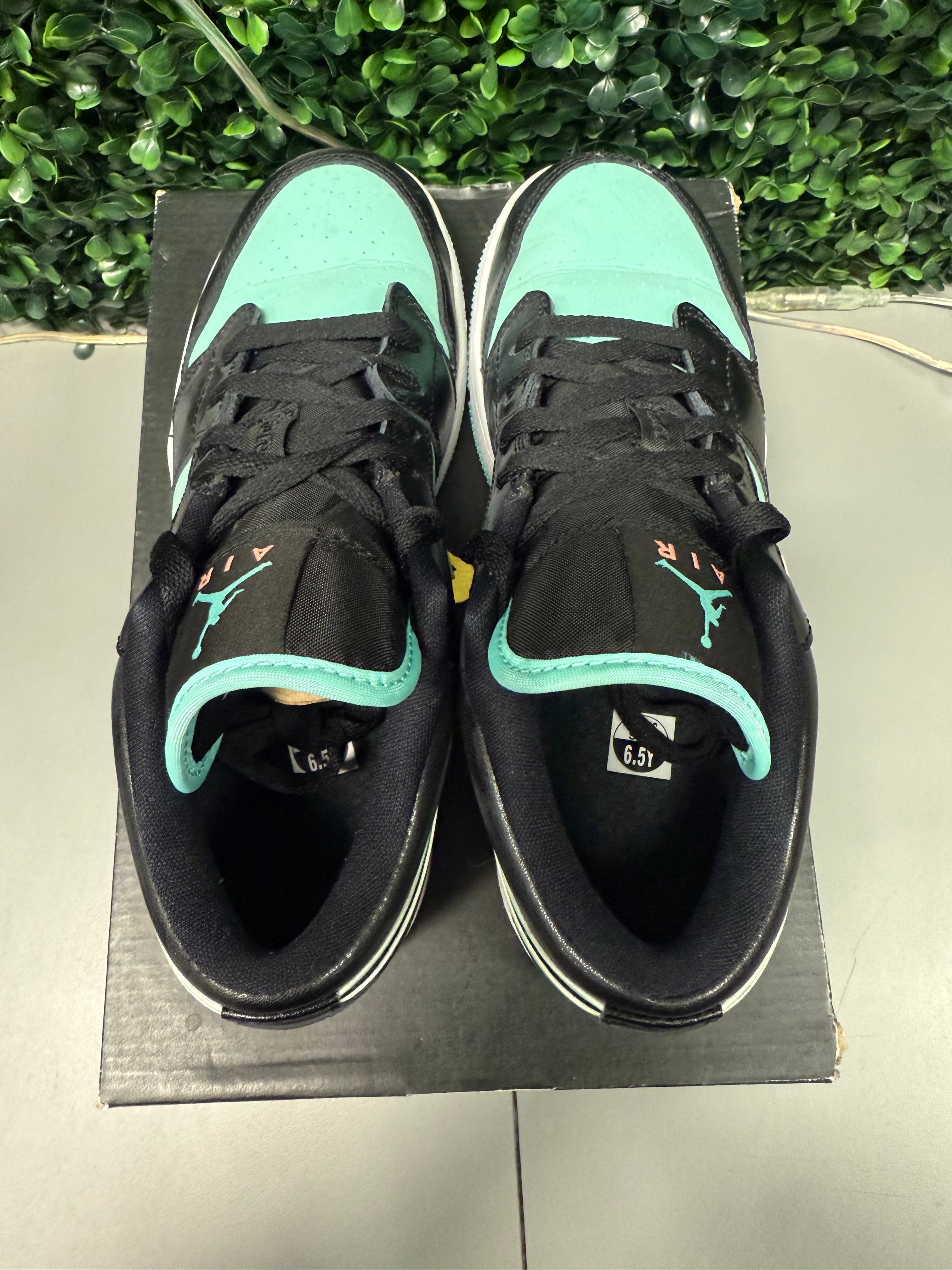 Jordan 1 Low SE "Tropical Twist" Size 6.5Y Preowned