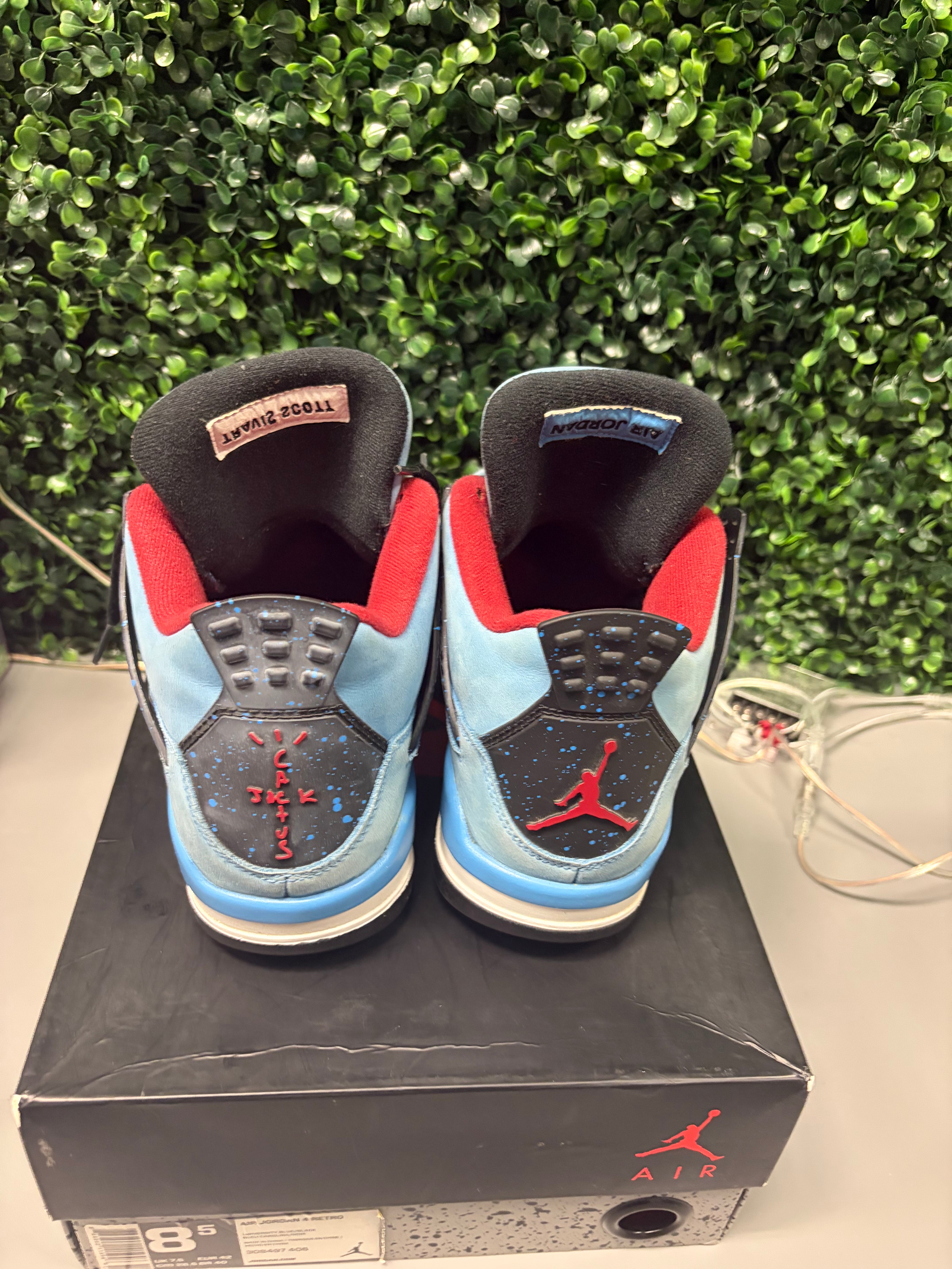 Jordan 4 Retro "Travis Scott Cactus Jack" Size 8.5 Preowned