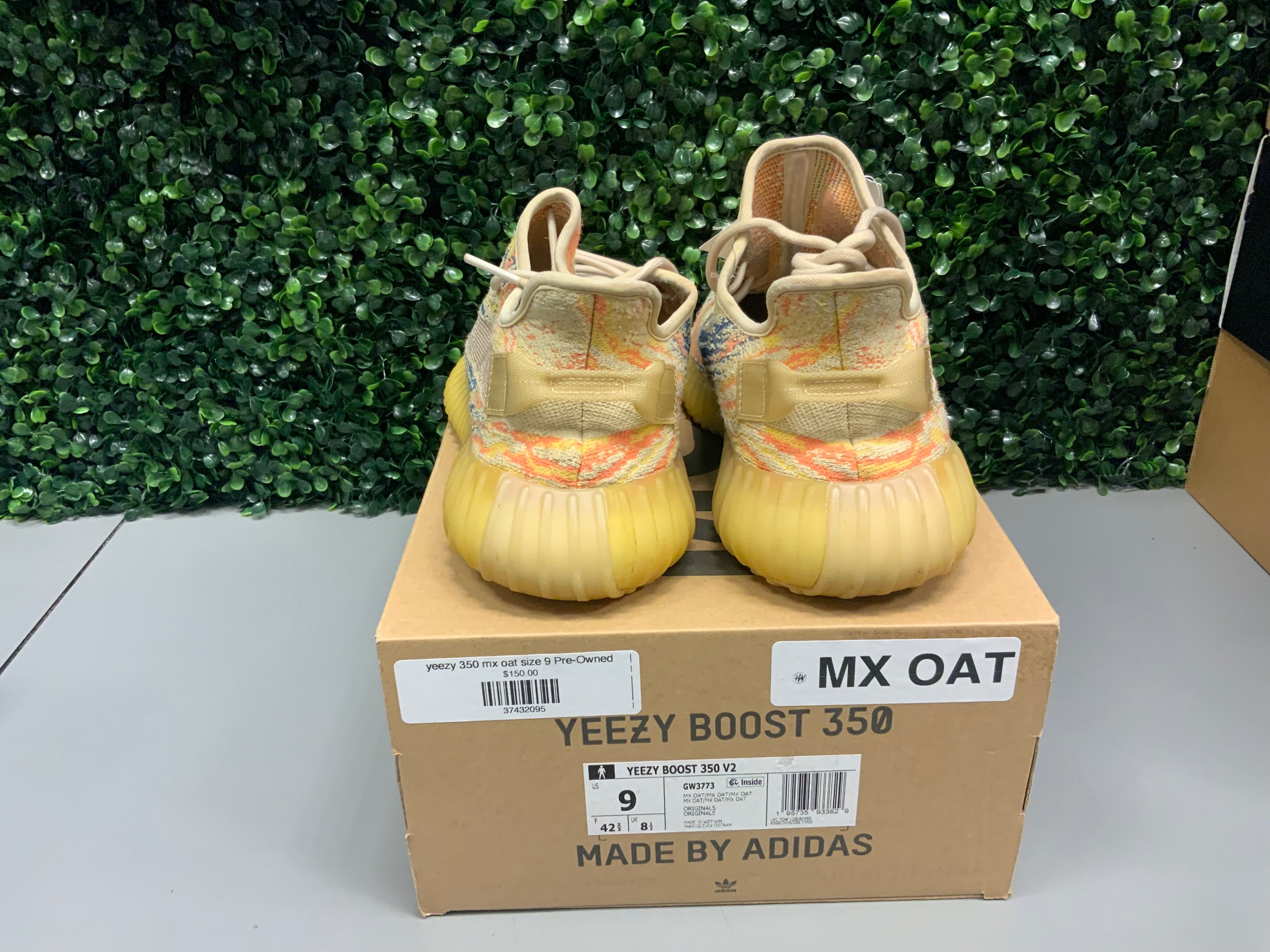 Yeezy 350 V2 "Mx Oat" Size 9 Preowned
