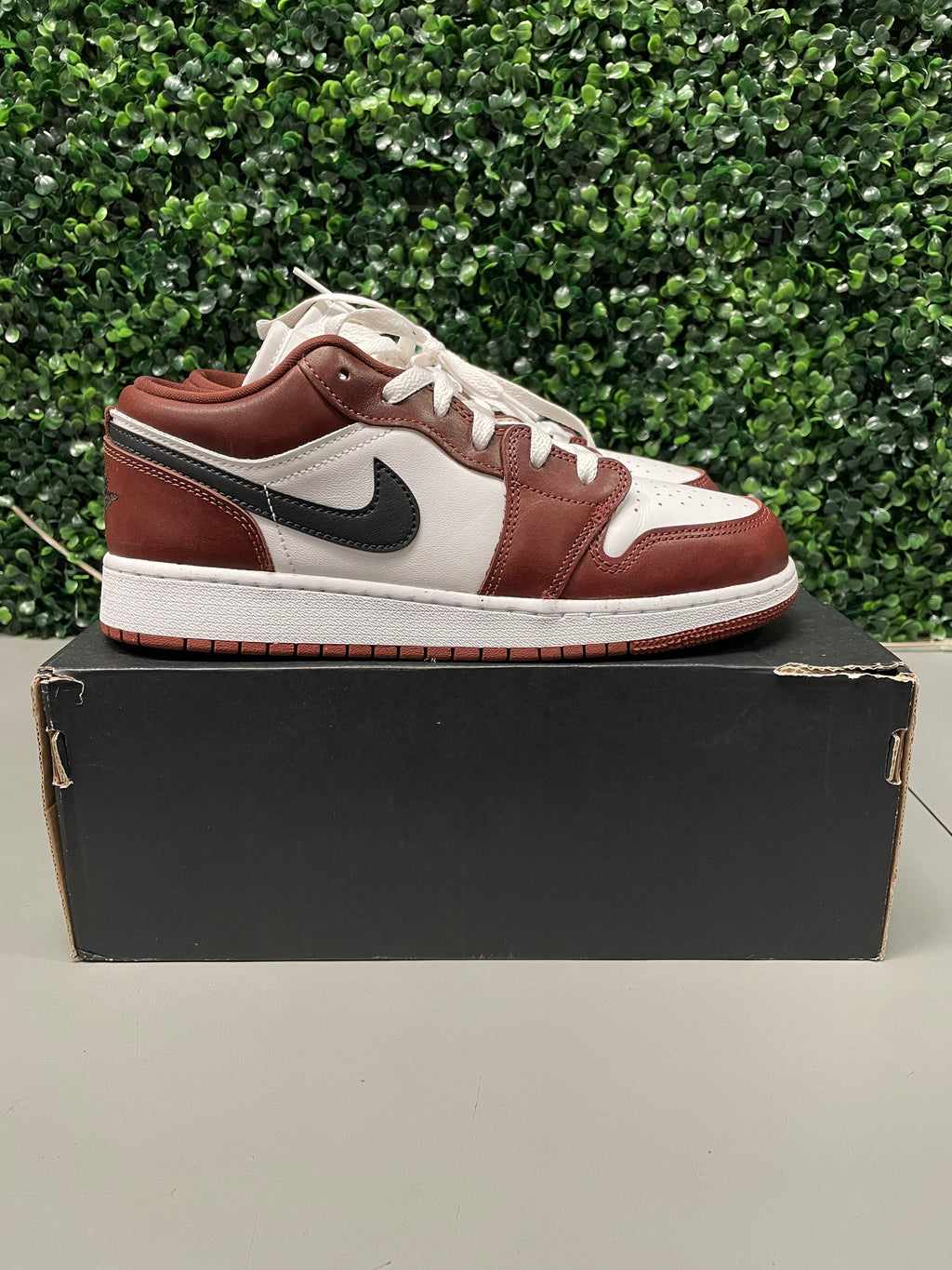 Jordan 1 Low SE "Dark Pony" (GS) Size 6.5Y Pre-owned