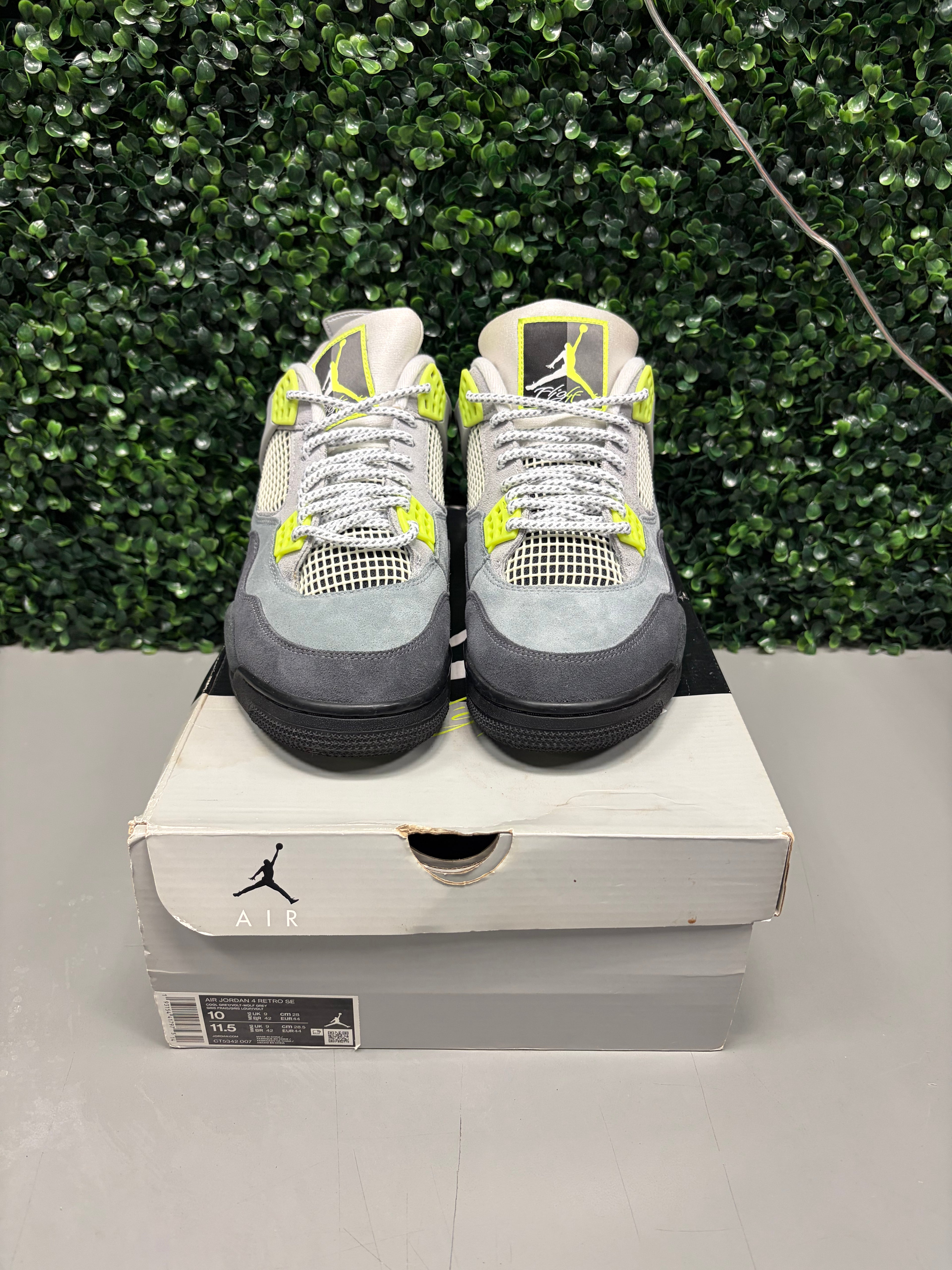 Jordan 4 "SE 95 Neon" Size 10 Preowned