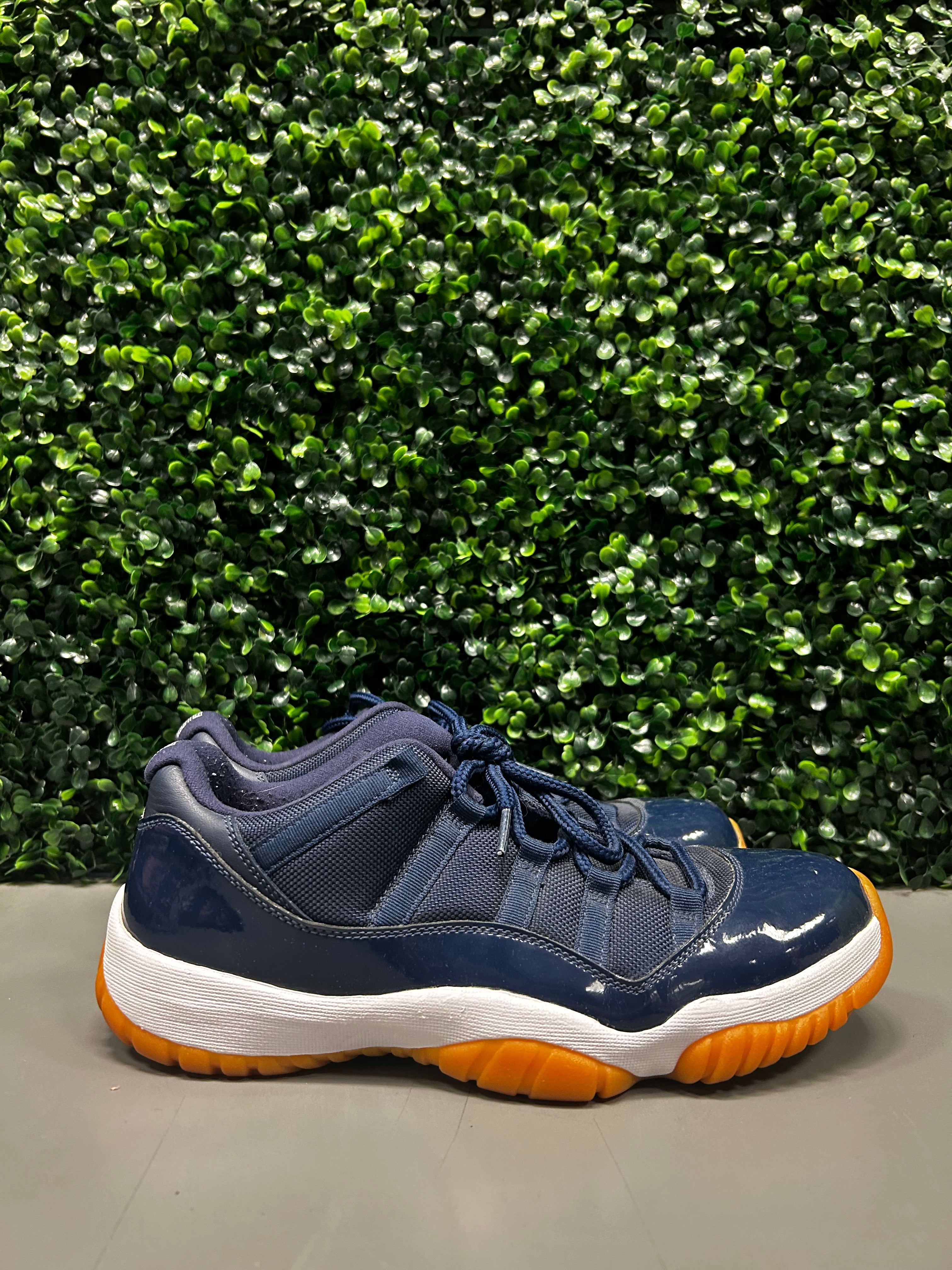 Jordan 11 Low "Navy Gum" Size 10.5 Preowned