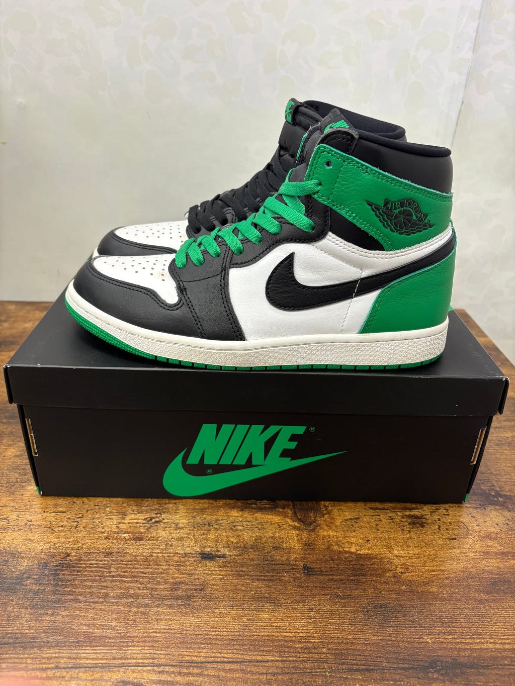 Jordan 1 “Lucky Green” Preowned Size 9