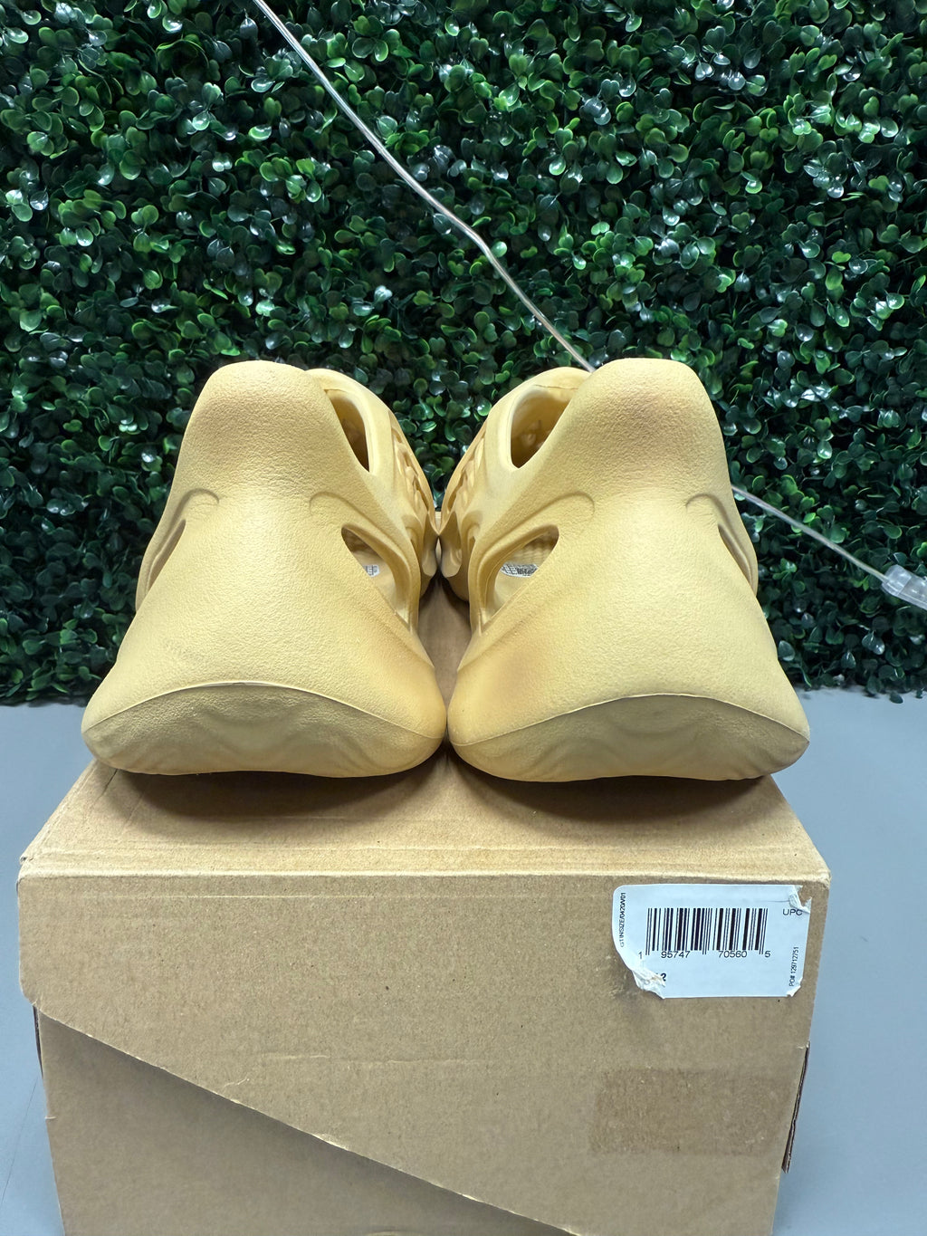 Yeezy Foam RNNR “Desert Sand” Size 12 Preowned