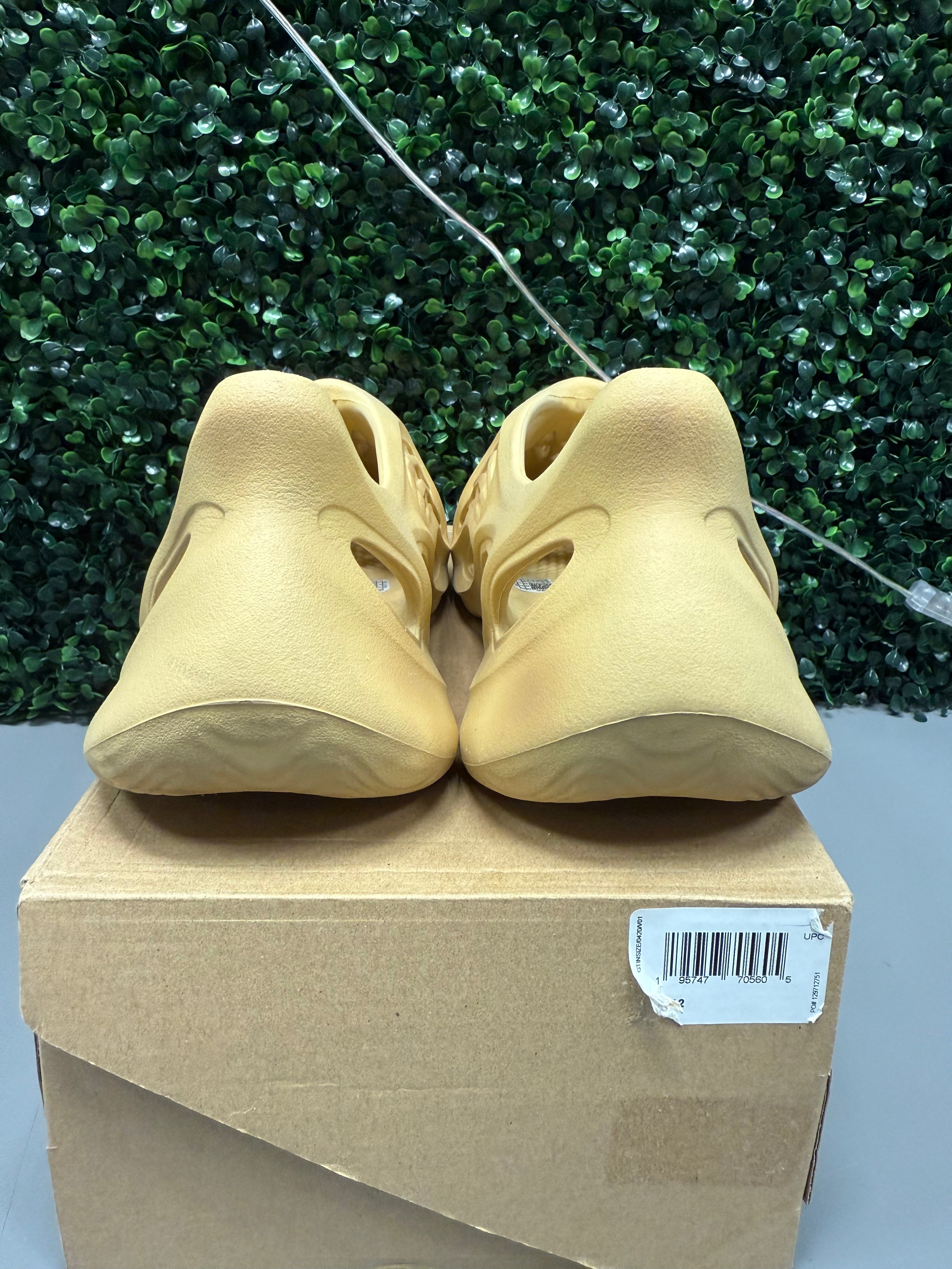 Yeezy Foam RNNR “Desert Sand” Size 12 Preowned