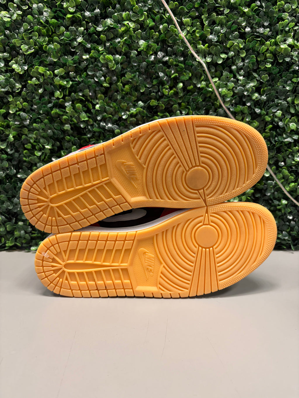 Jordan 1 Mid "Christmas" Size 11 Preowned