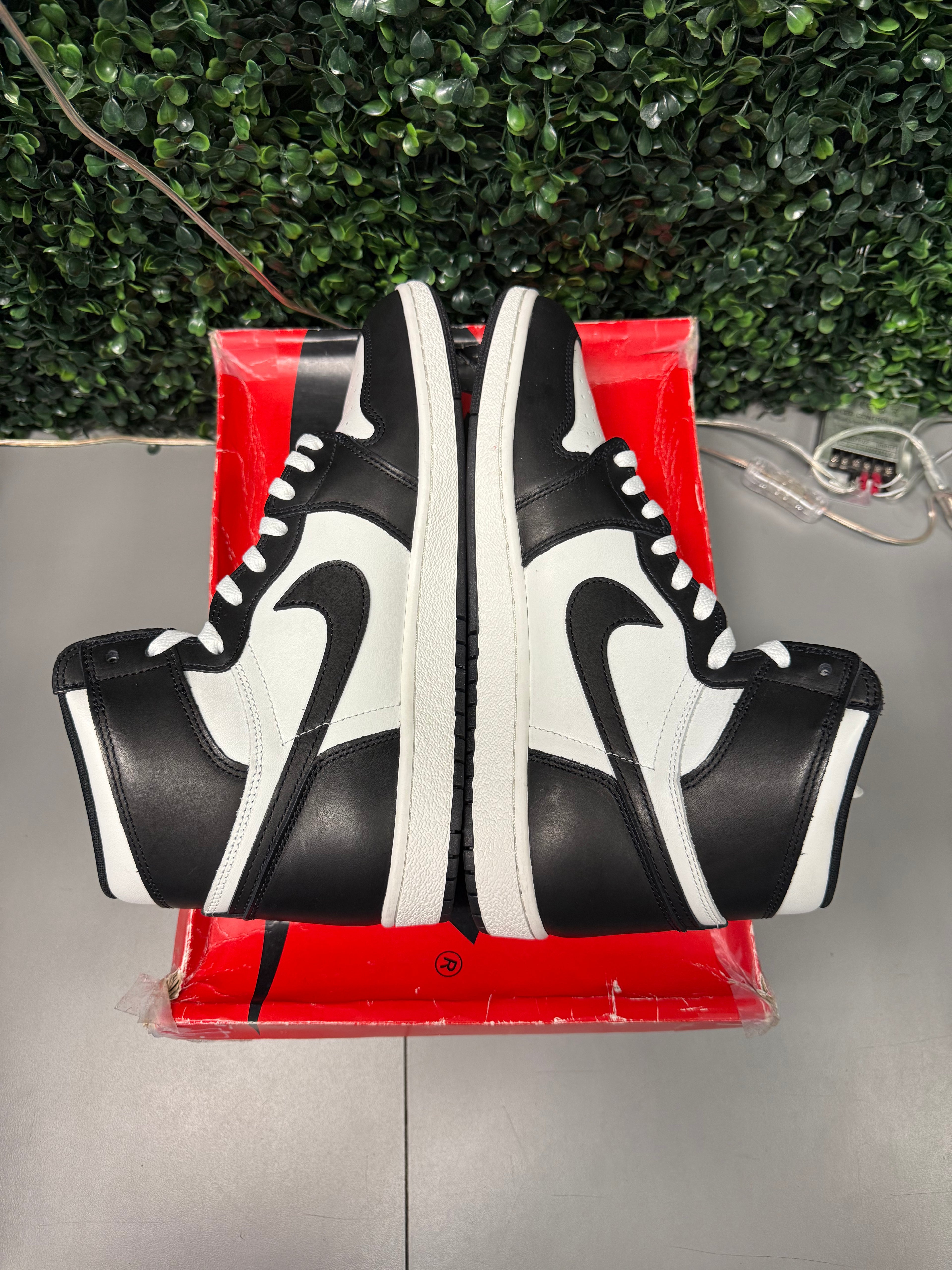 Jordan 1 High OG "Black White" Size 13 Preowned