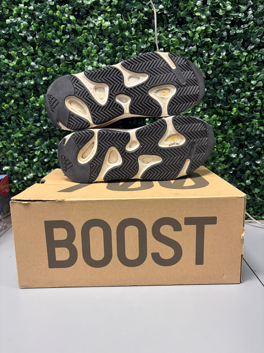 Yeezy Boost 700 "Wave Runner" Size 10 Preowned
