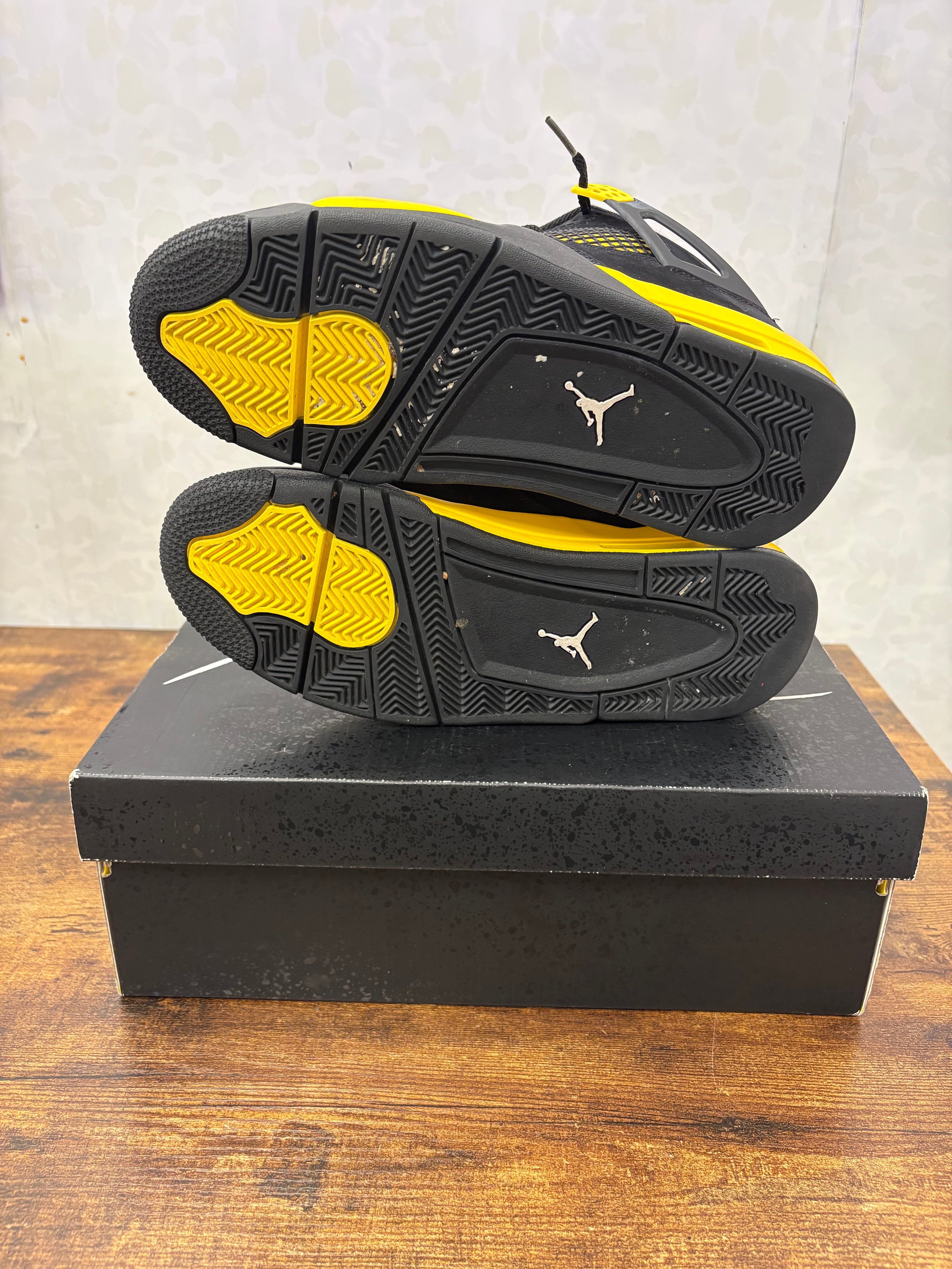 Jordan 4 “Thunder” Size 9.5 Preowned