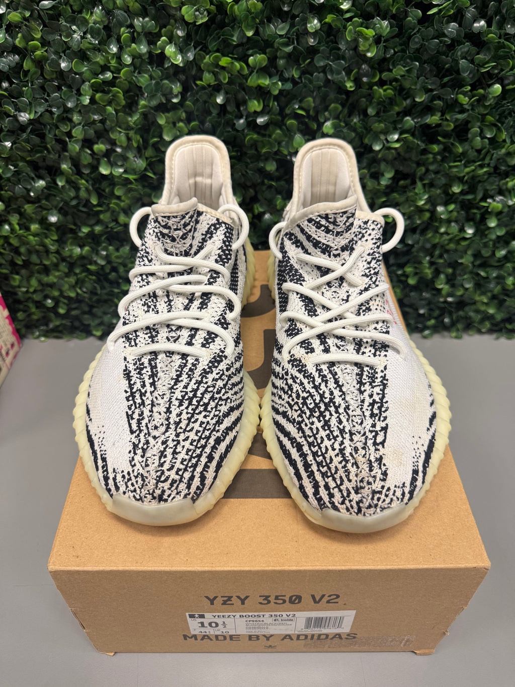 Yeezy 350 V2 "Zebra" Size 10.5 Preowned