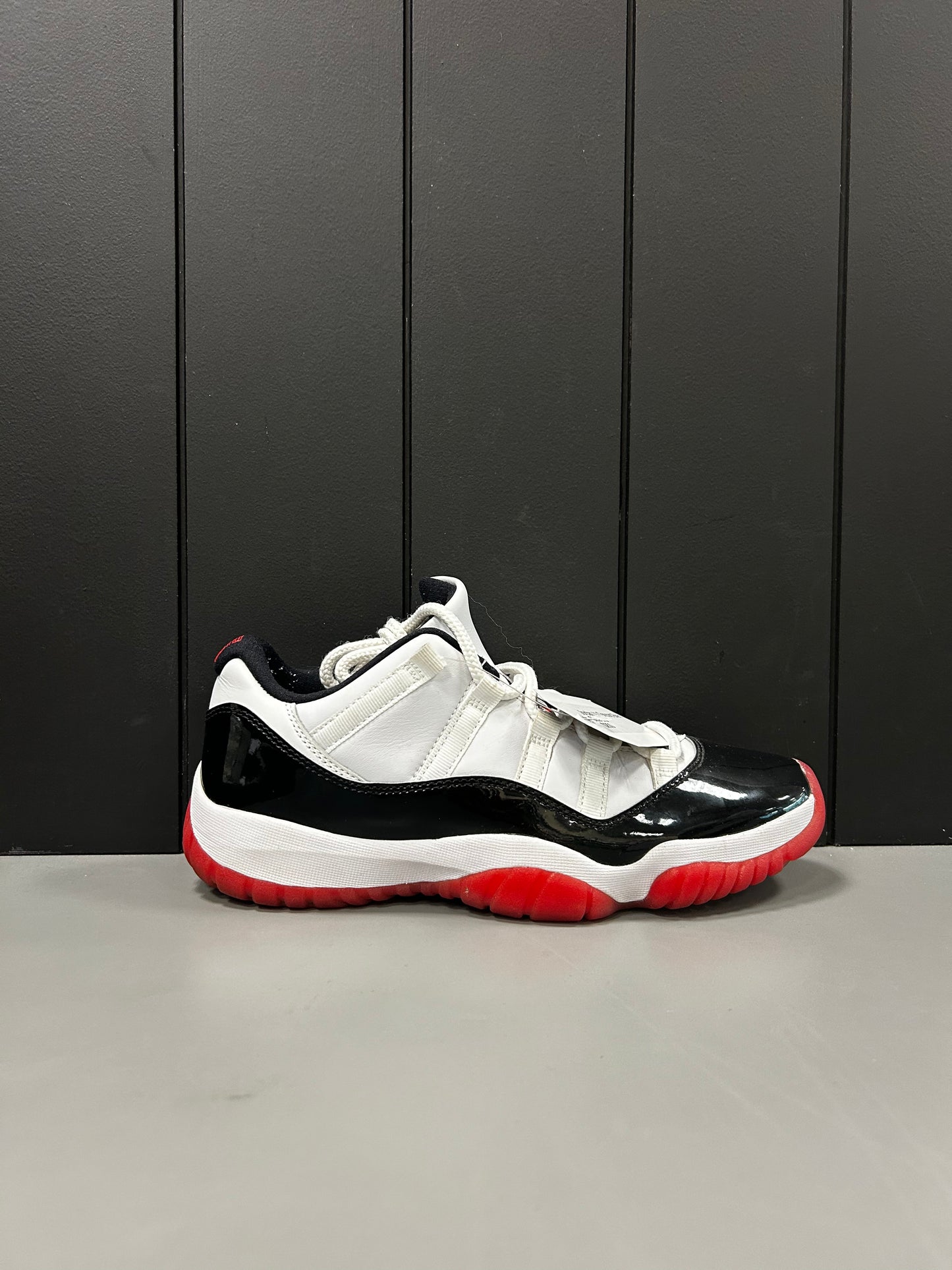 Jordan 11 "Concord Bred" Size 8.5 Preowned