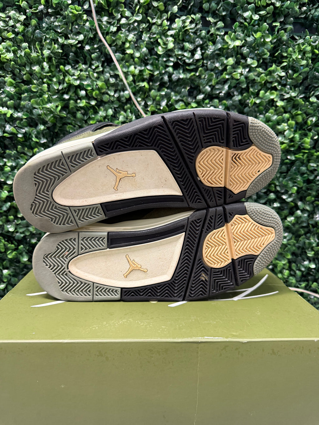 Jordan 4 "Craft Olive" Size 9.5 Preowned