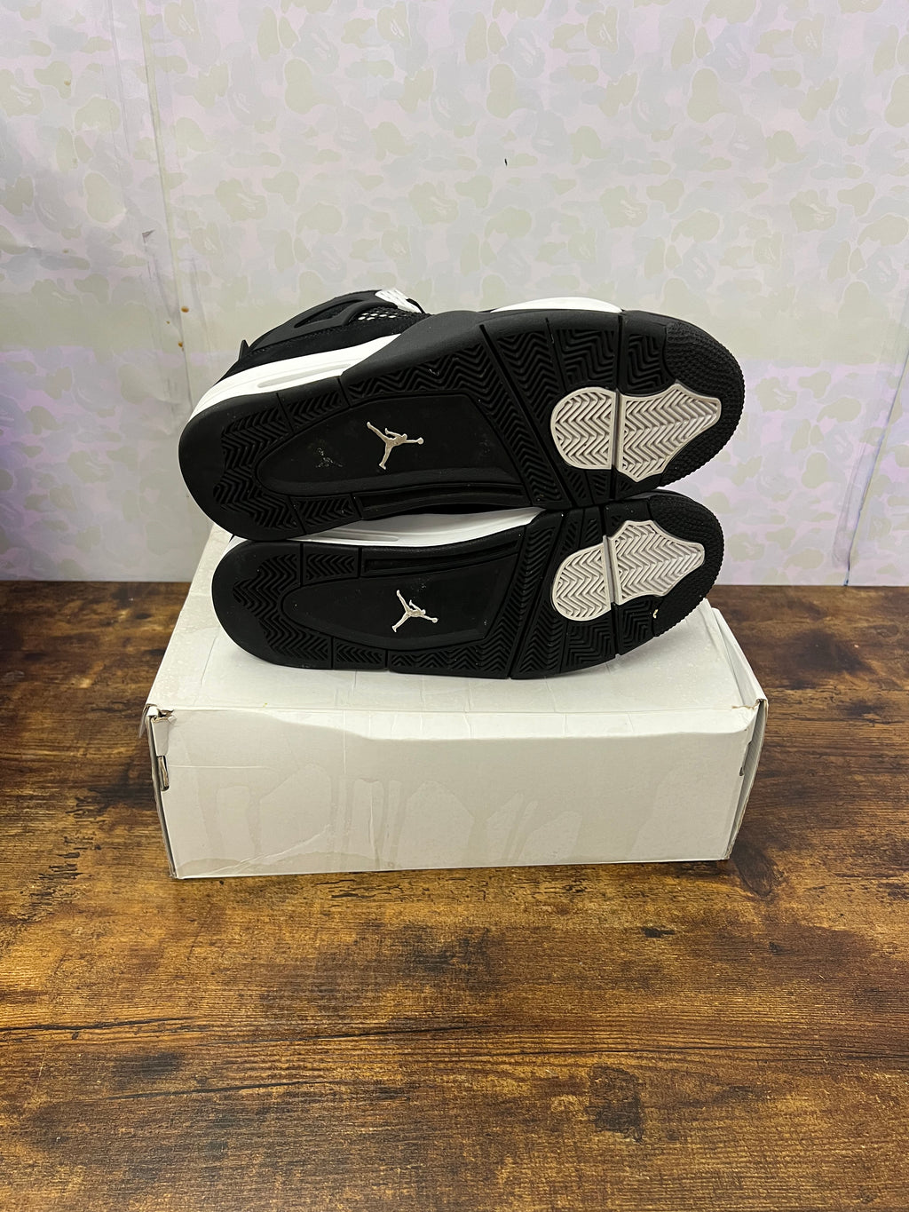 Jordan 4 “White Thunder” Size 11M Preowned