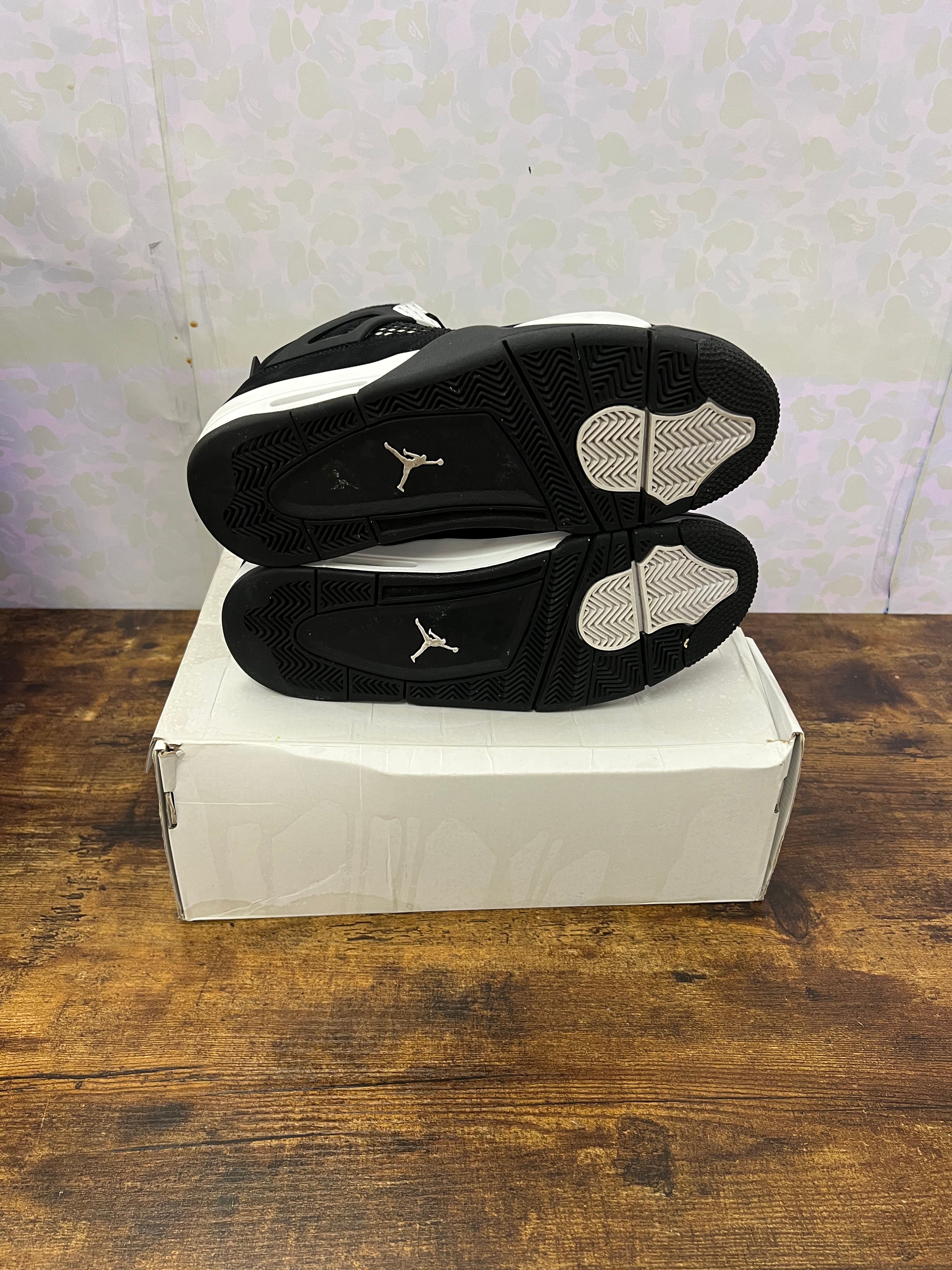 Jordan 4 “White Thunder” Size 11M Preowned