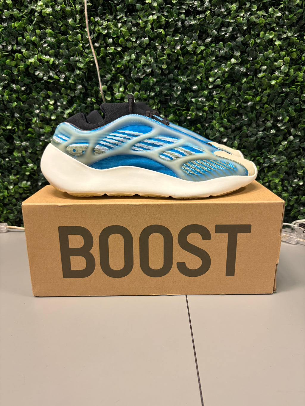 Yeezy 700 V3 "Arzareth" Size 13.5 Preowned