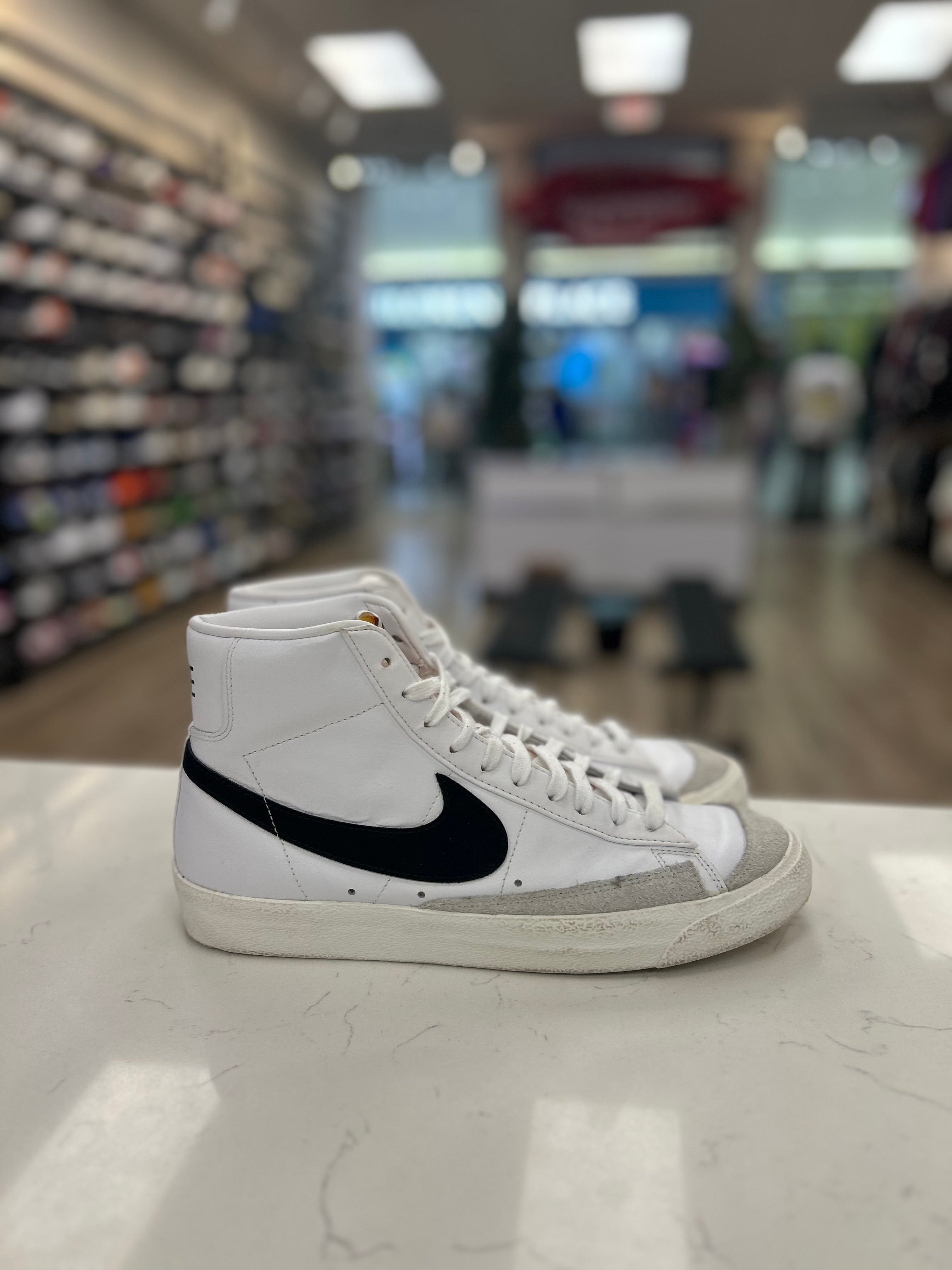 Nike Blazer Mid 77 Vintage “White Black” Preowned Size 10.5M No Box